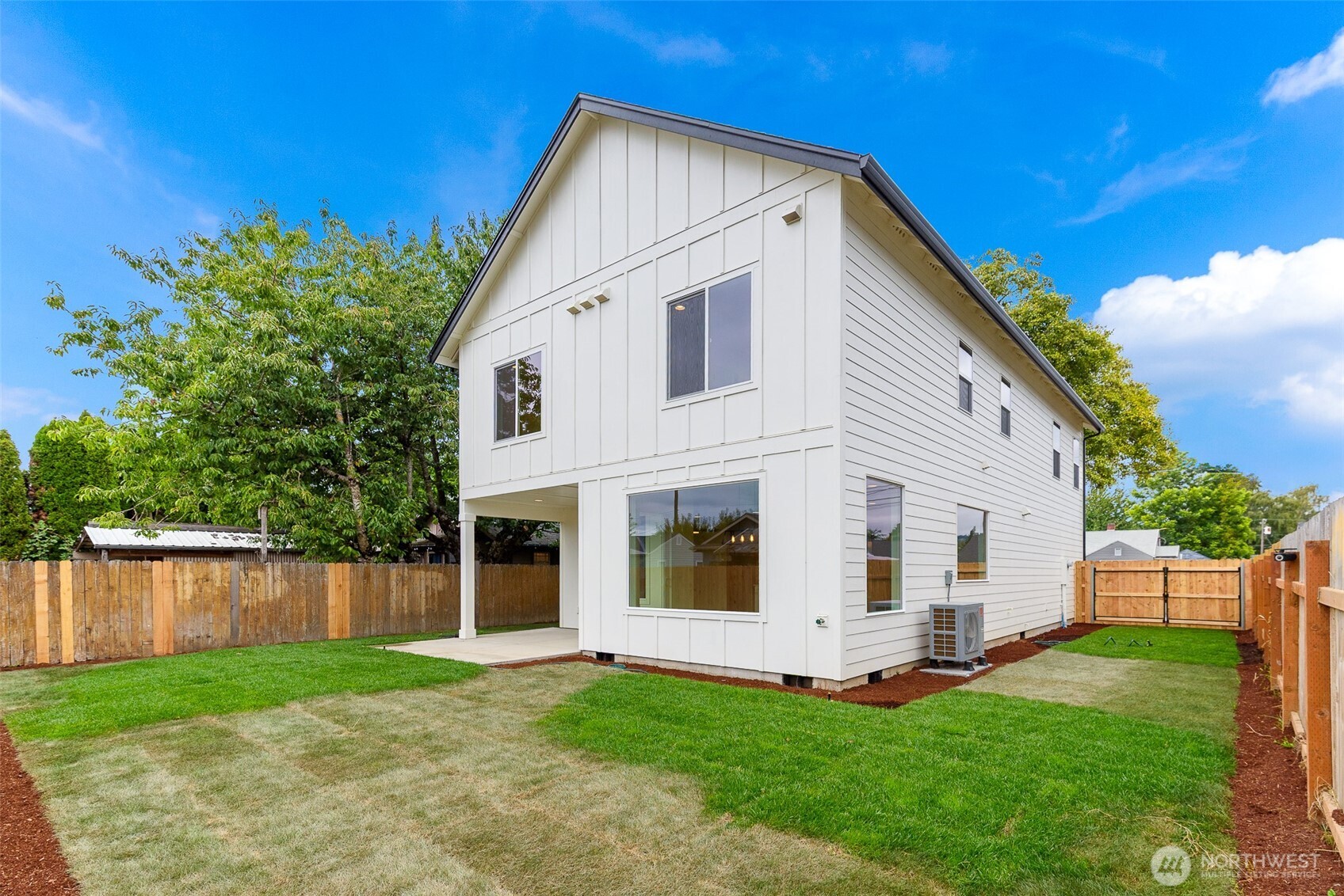 1209 S 6th Avenue , Kelso, WA 98626