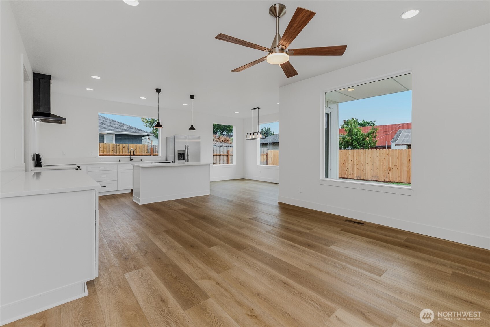 1209 S 6th Avenue , Kelso, WA 98626