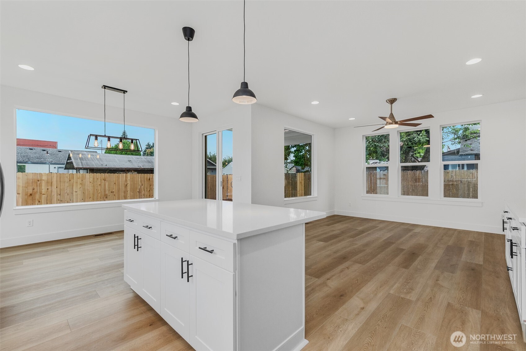 1209 S 6th Avenue , Kelso, WA 98626