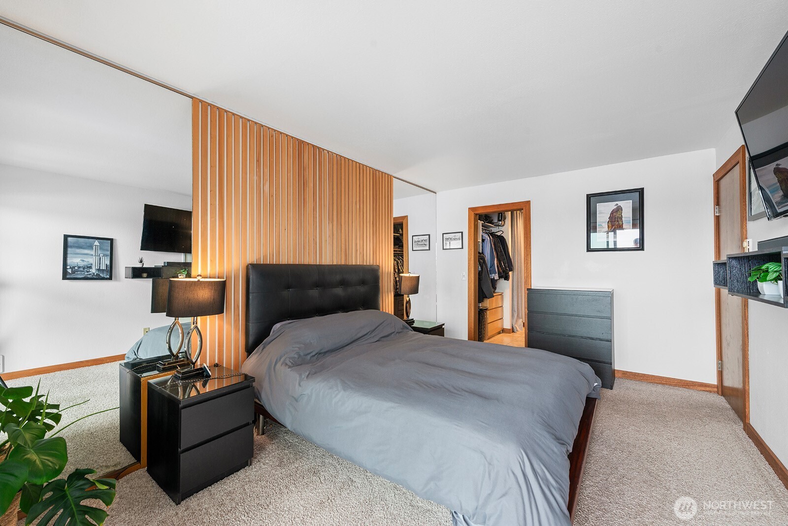 2401 8th Avenue N #202, Seattle, WA 98109