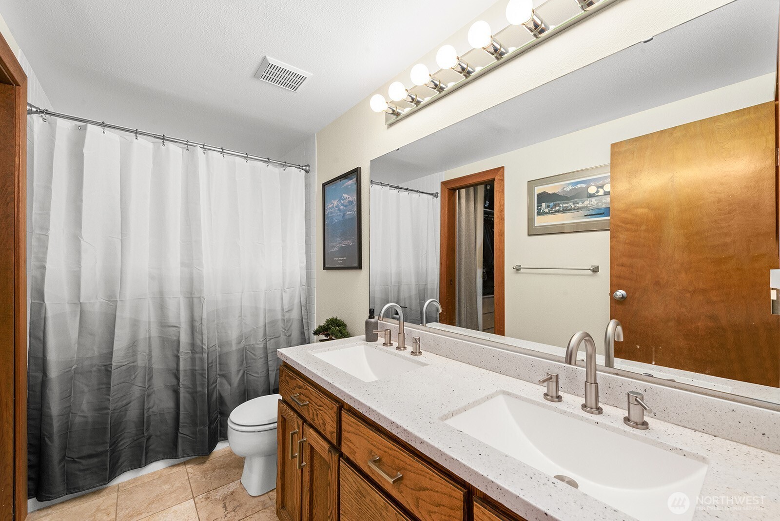 2401 8th Avenue N #202, Seattle, WA 98109