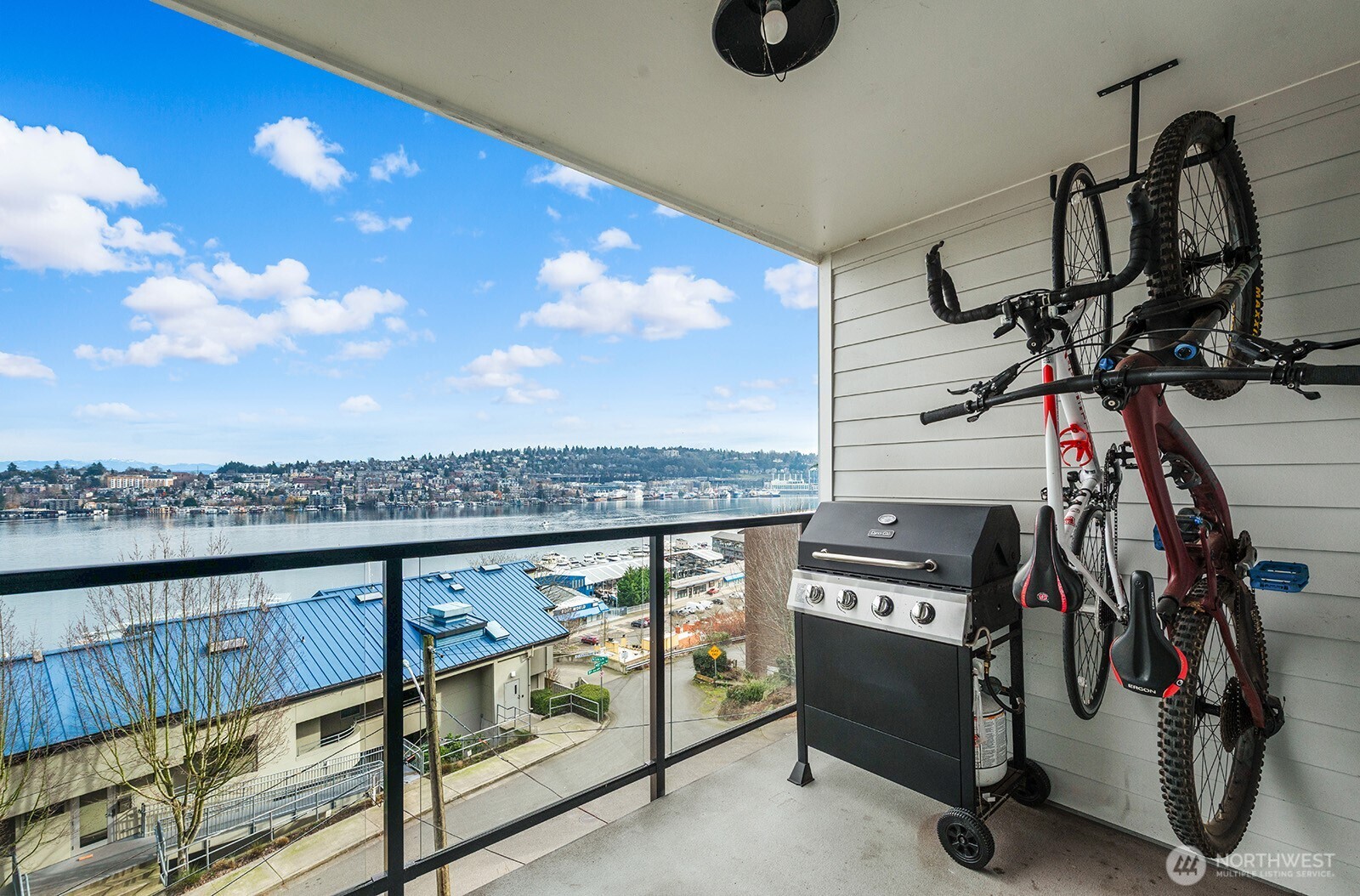 2401 8th Avenue N #202, Seattle, WA 98109