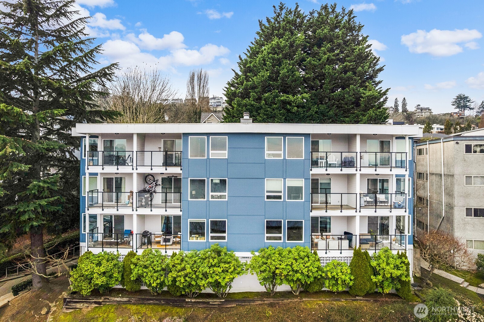 2401 8th Avenue N #202, Seattle, WA 98109