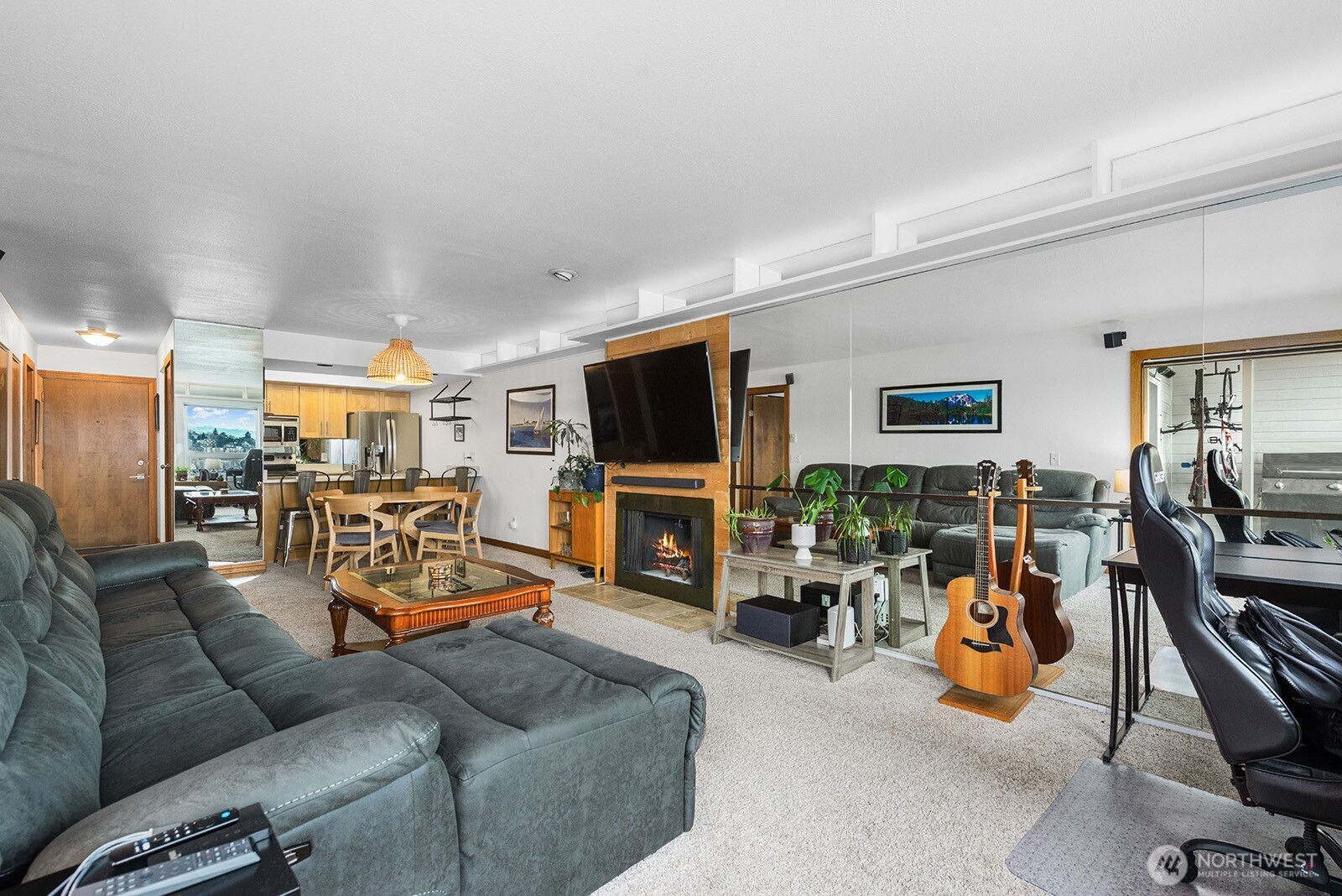 2401 8th Avenue N #202, Seattle, WA 98109