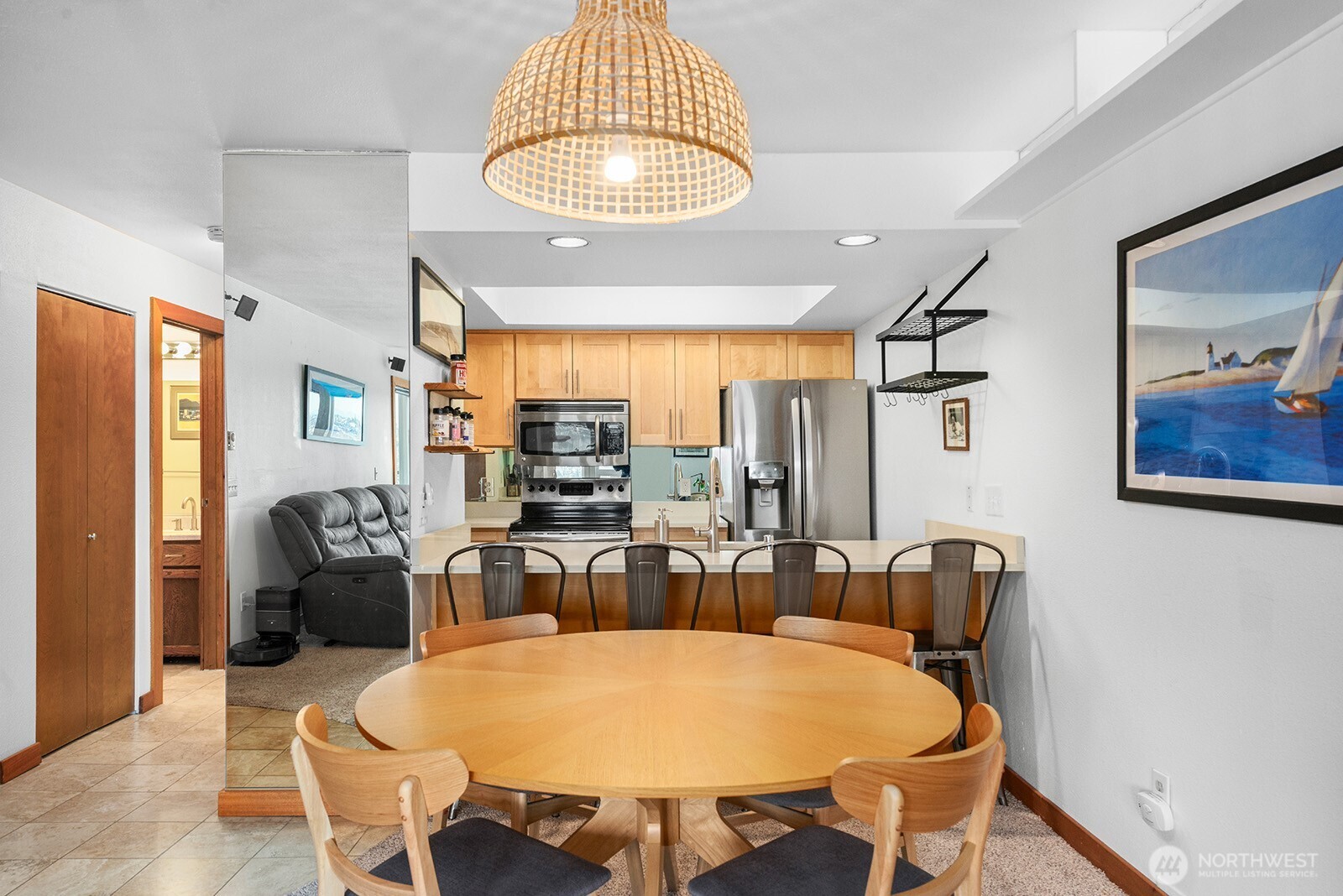 2401 8th Avenue N #202, Seattle, WA 98109