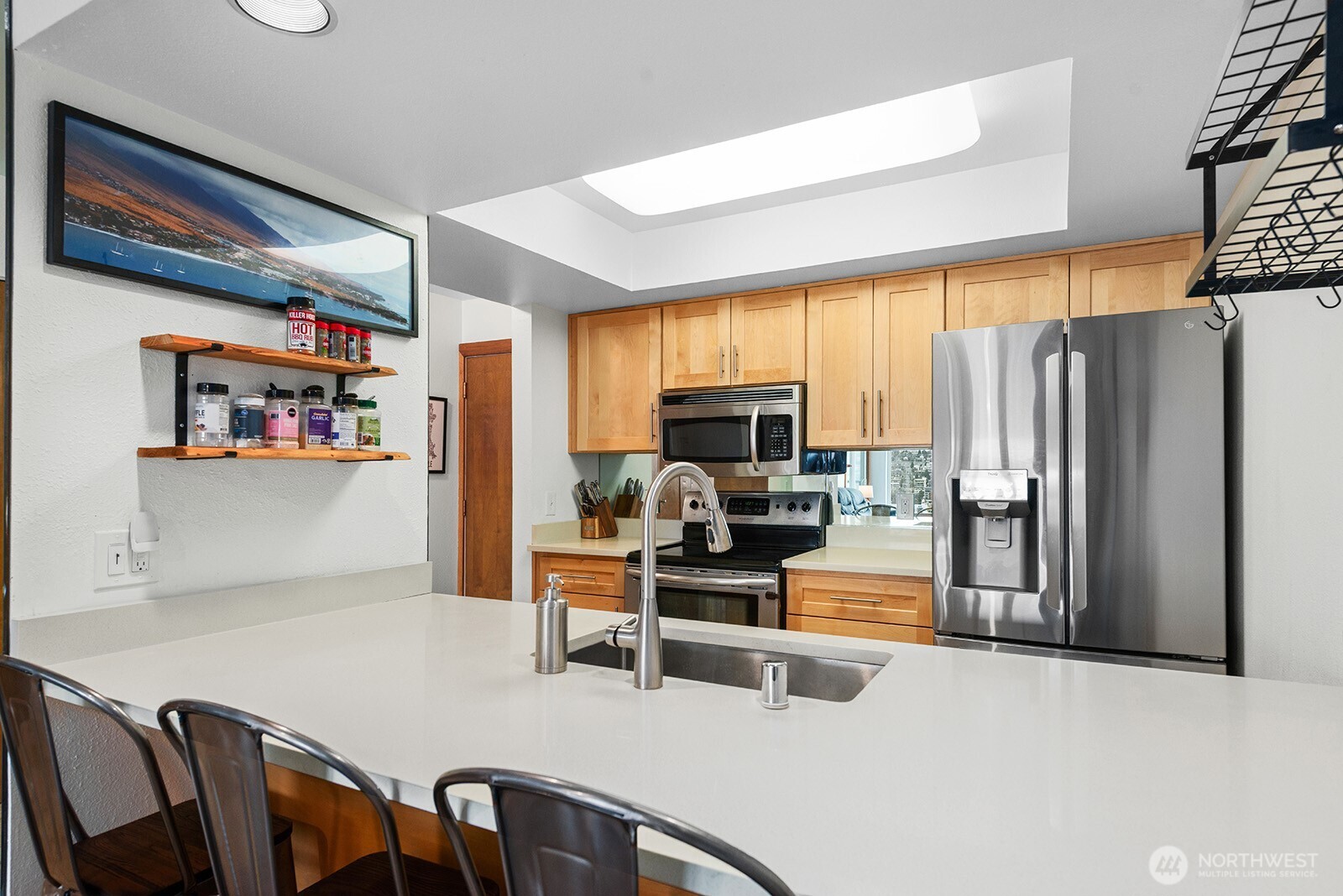 2401 8th Avenue N #202, Seattle, WA 98109