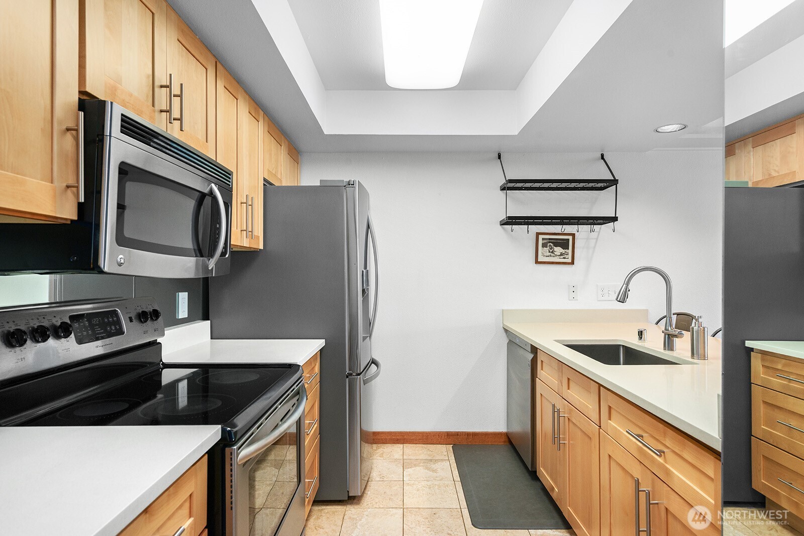 2401 8th Avenue N #202, Seattle, WA 98109