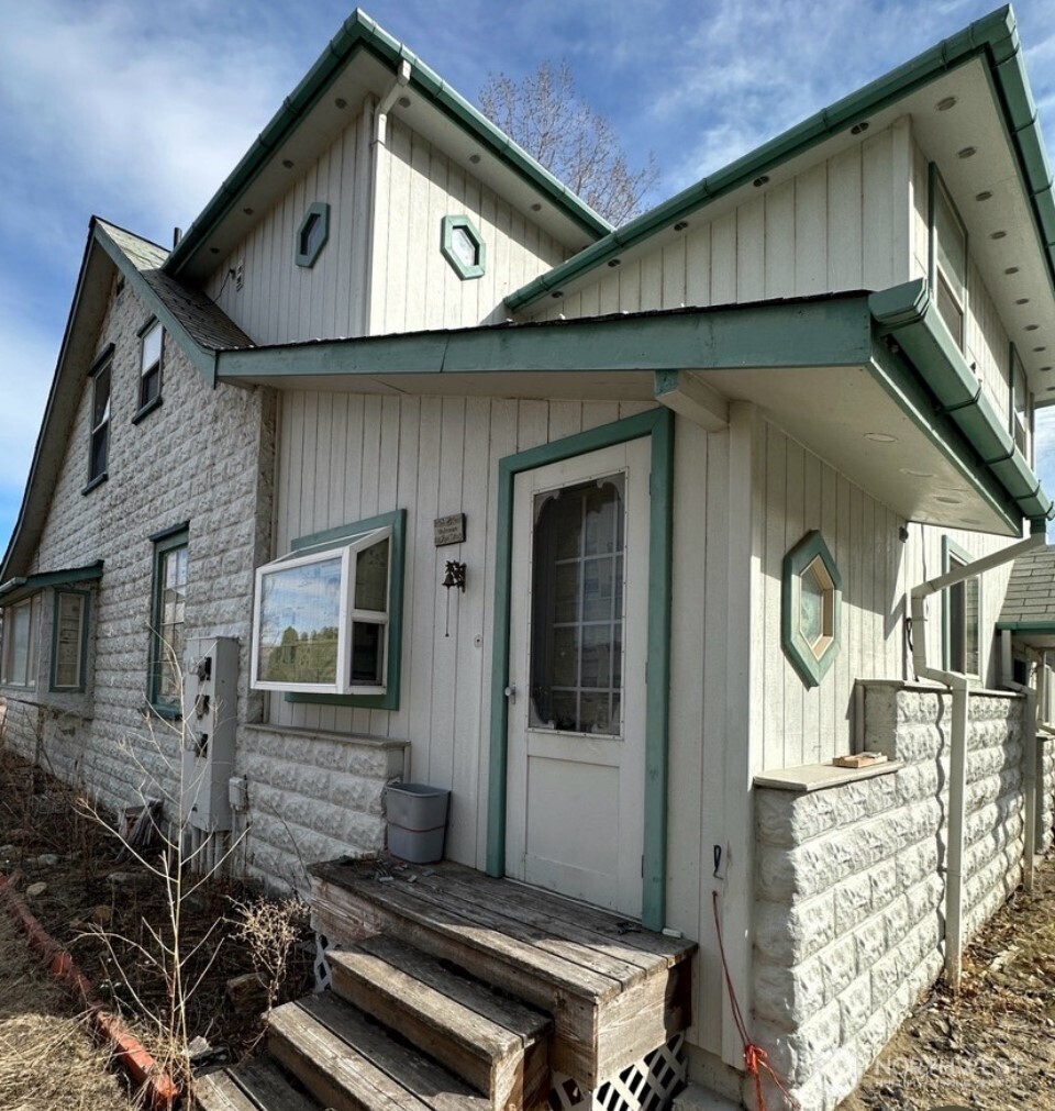 193 Golden Road , Oroville, WA 98844