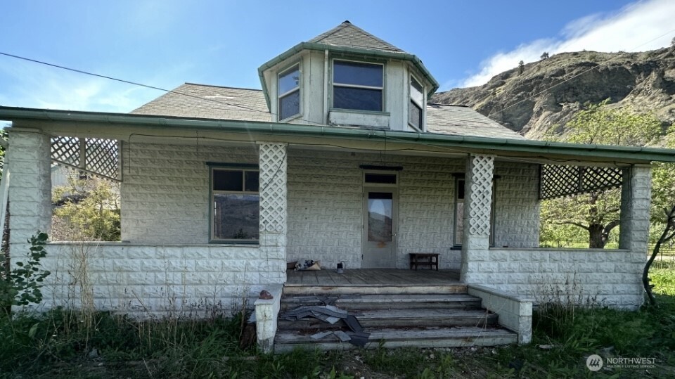 193 Golden Road , Oroville, WA 98844