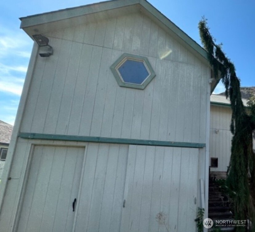 193 Golden Road , Oroville, WA 98844