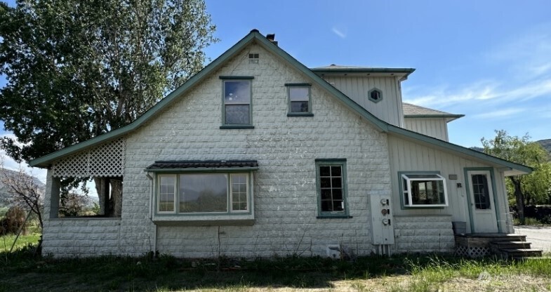 193 Golden Road , Oroville, WA 98844