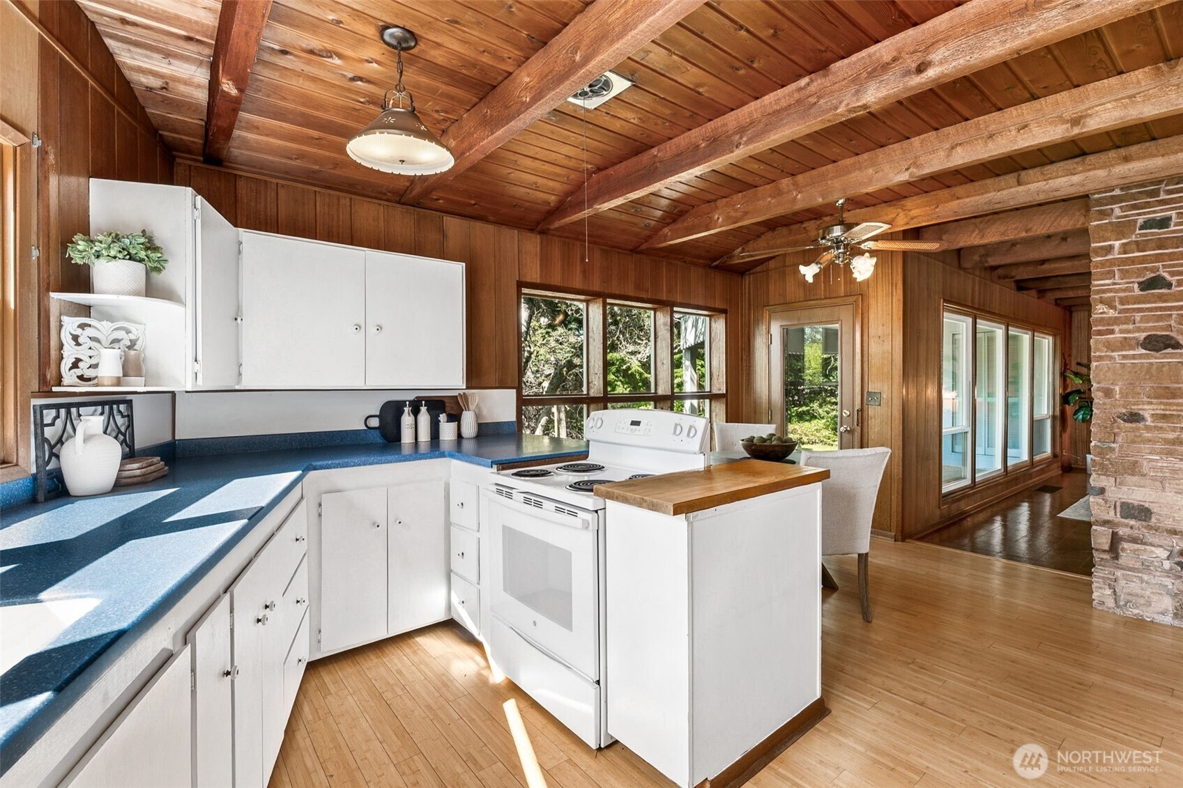 19635 4th Avenue S, Des Moines, WA 98148