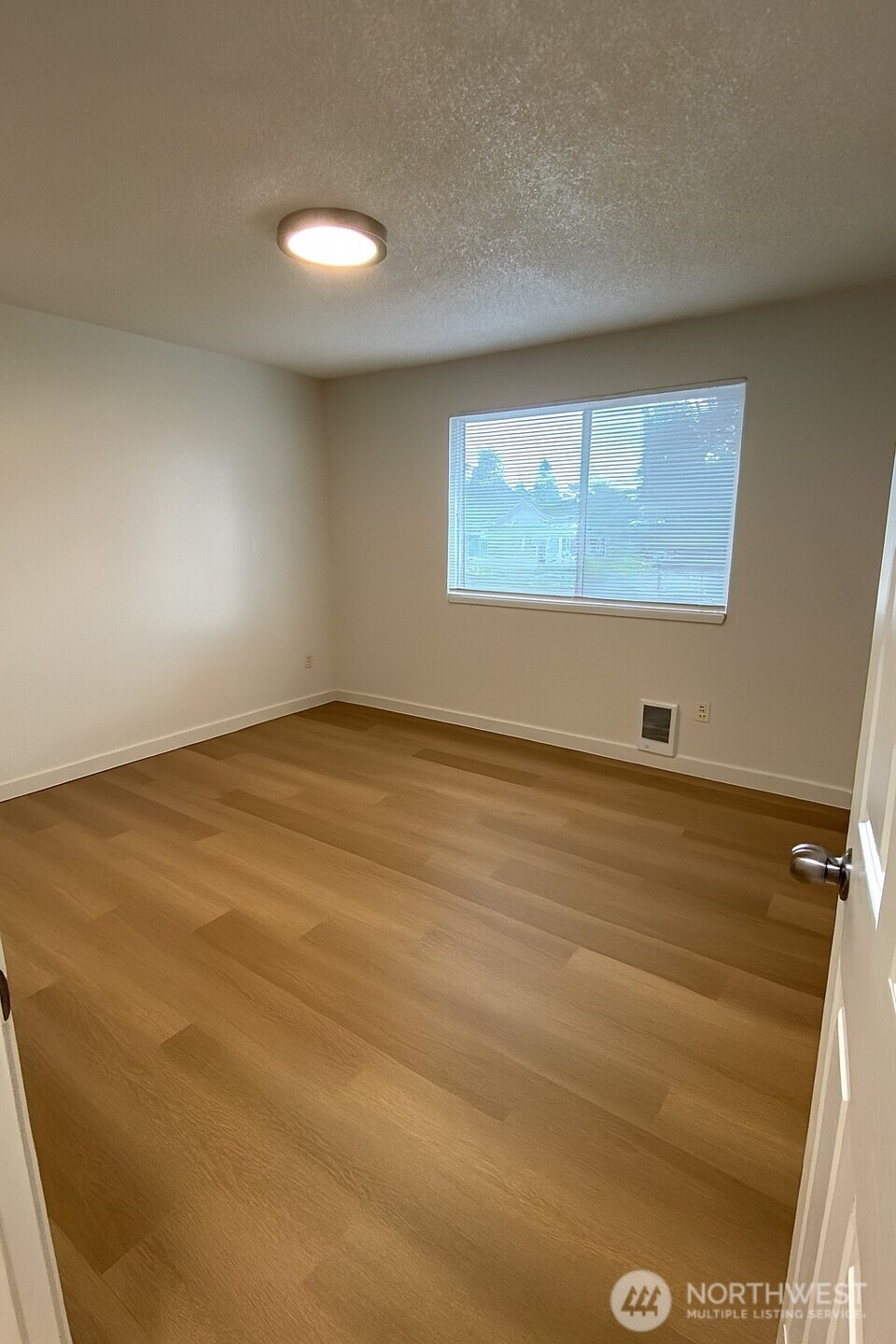 201 2nd Place SE, Pacific, WA 98047