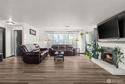 343 4th Street SE, Puyallup, WA 98372 - Photo 2