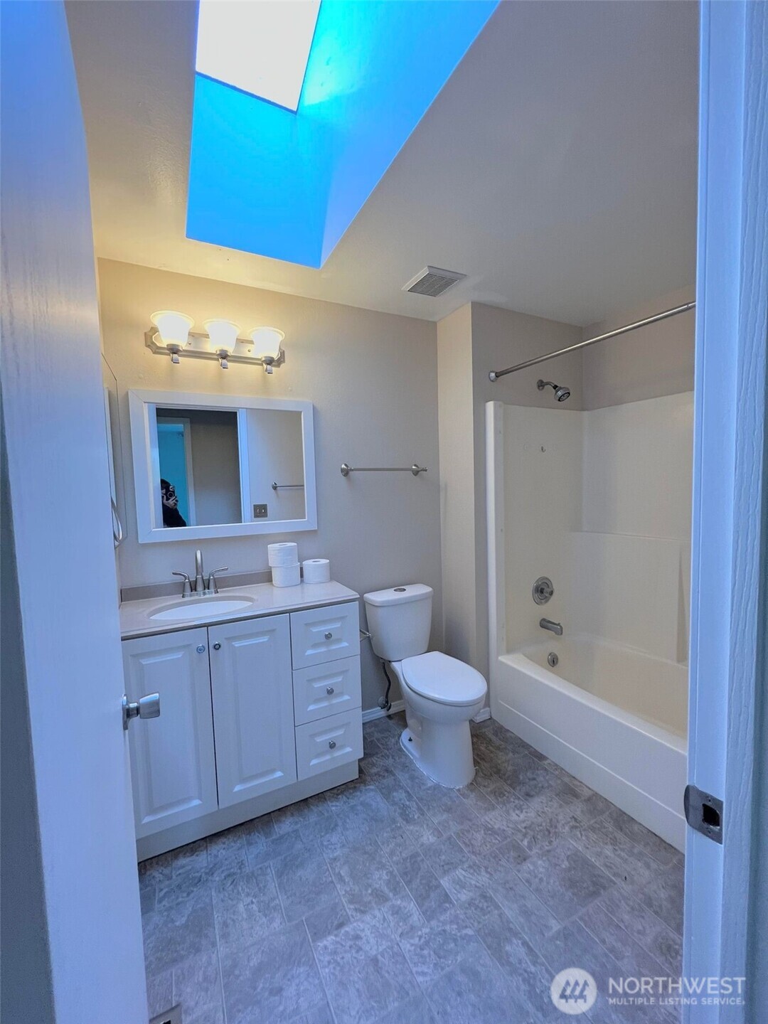 156 S 358th Street , Federal Way, WA 98003