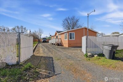 153 NW Quincy Place , Soap Lake, WA 98851 - Photo 2