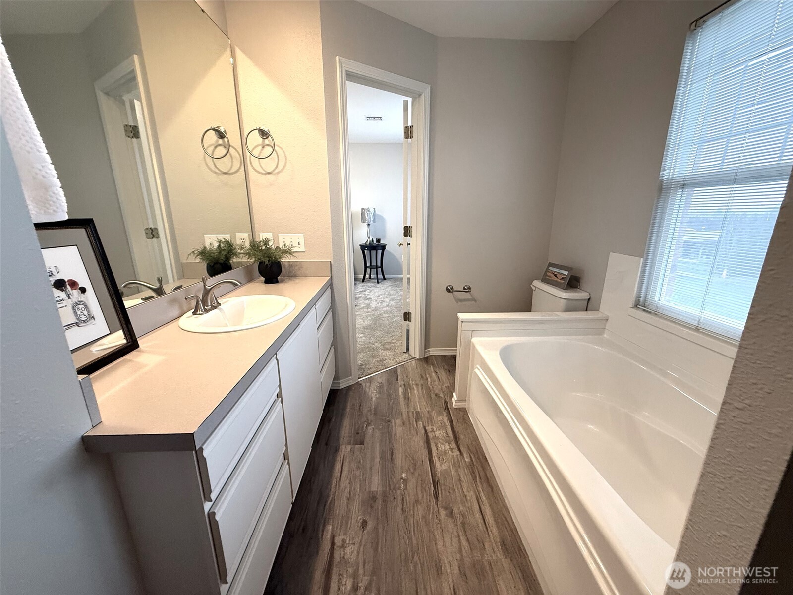 278 NE Deccio Road , College Place, WA 99324