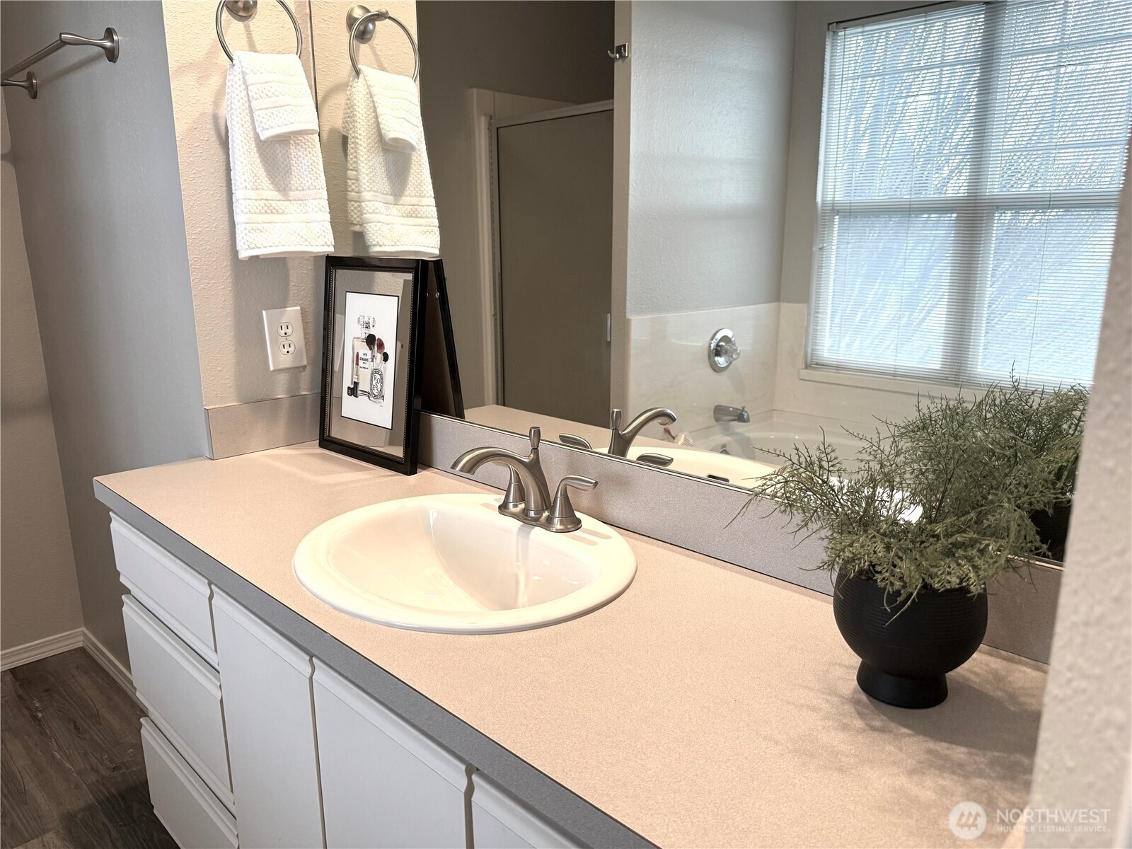 278 NE Deccio Road , College Place, WA 99324