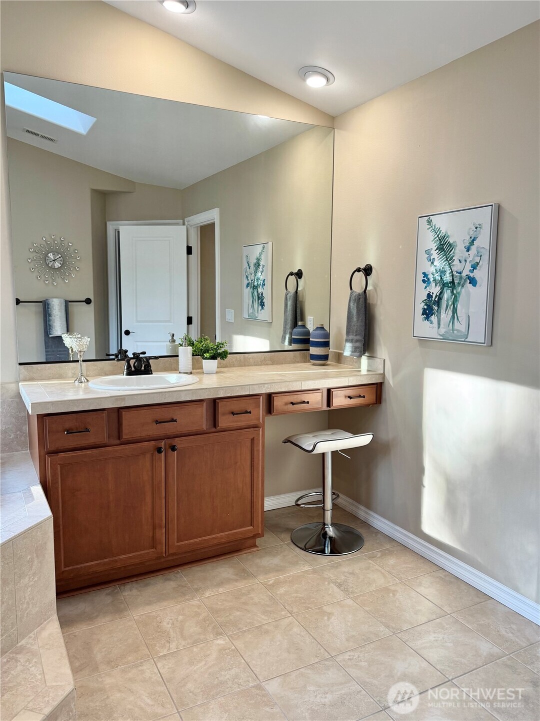 762 Ilwaco Place NE, Renton, WA 98059