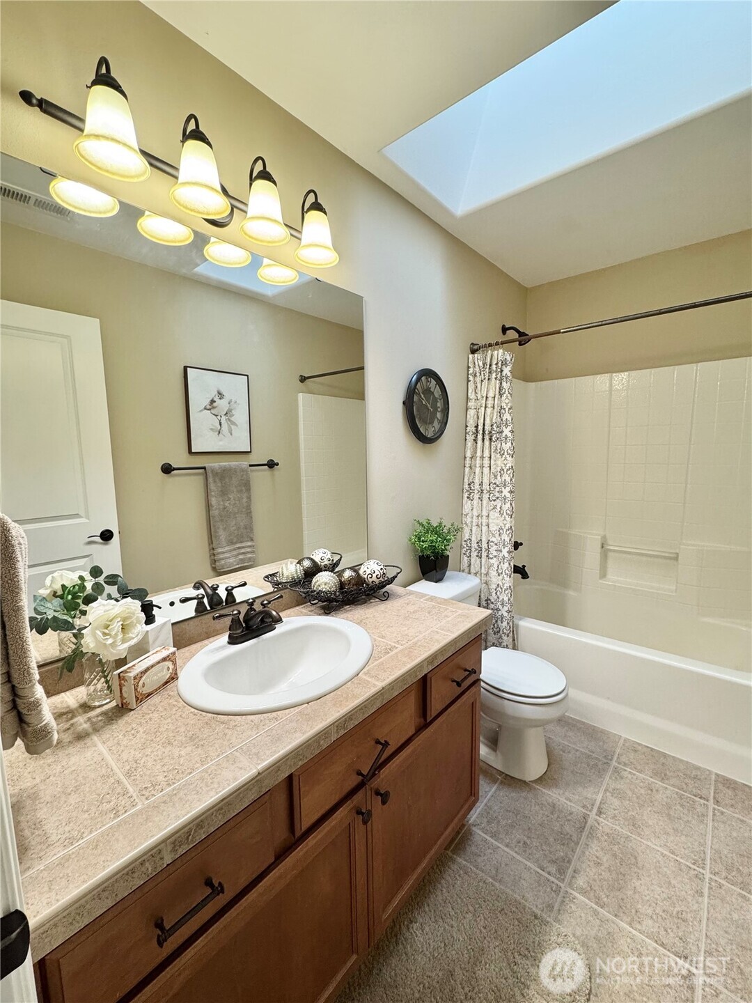 762 Ilwaco Place NE, Renton, WA 98059