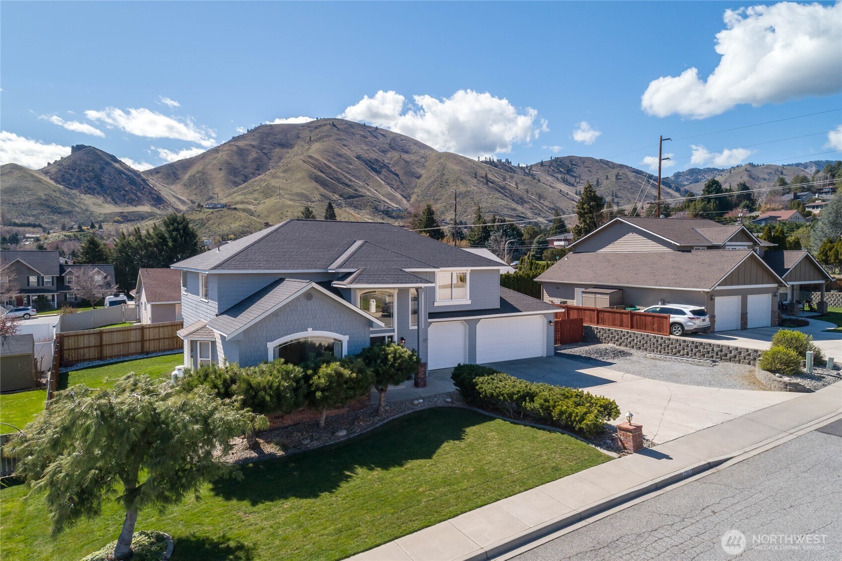 2217 Michael Brooke , Wenatchee, WA 98801