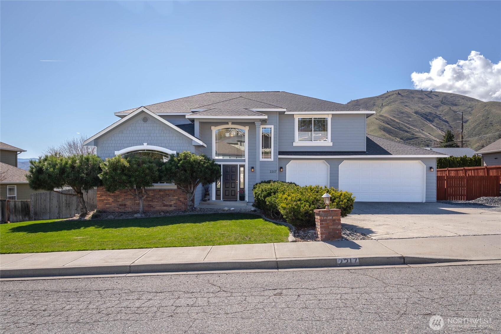 2217 Michael Brooke , Wenatchee, WA 98801