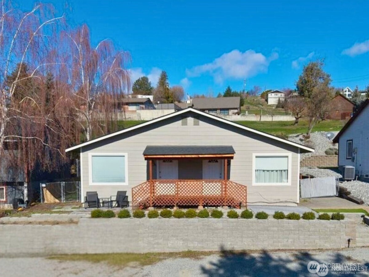 380 N Shore Court , Manson, WA 98831