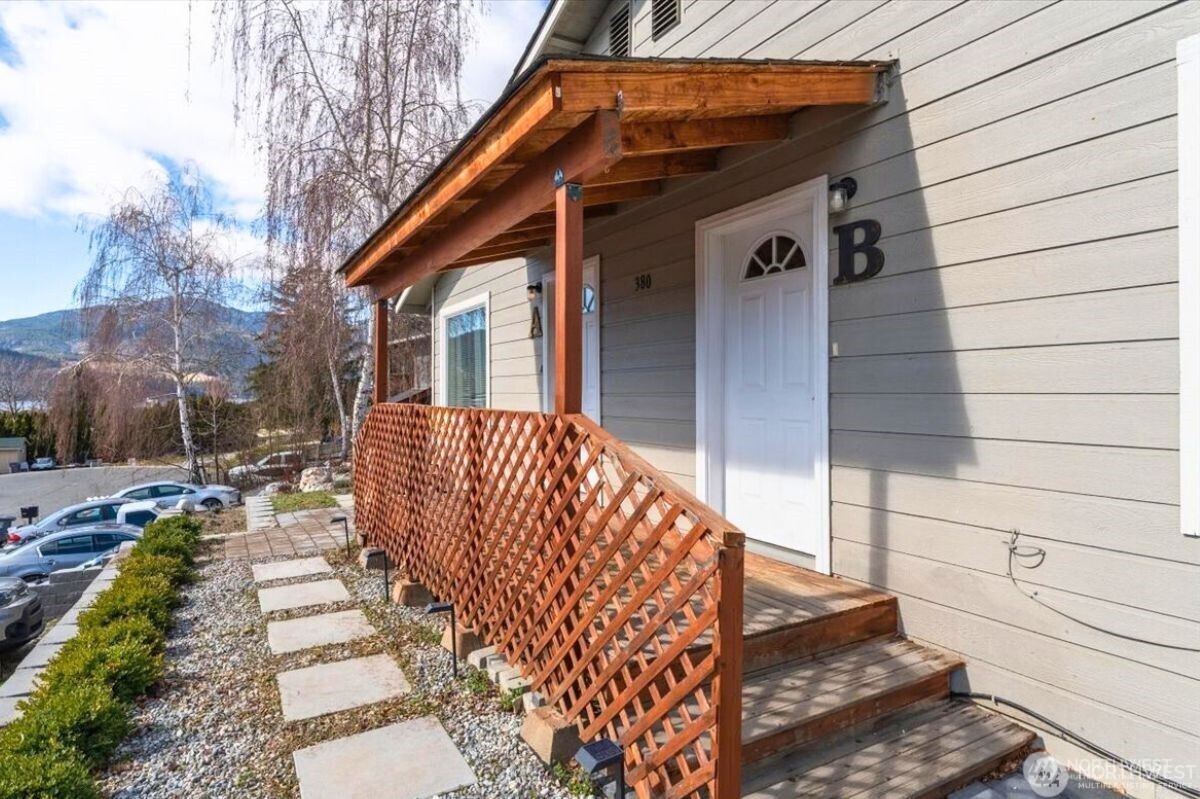 380 N Shore Court , Manson, WA 98831