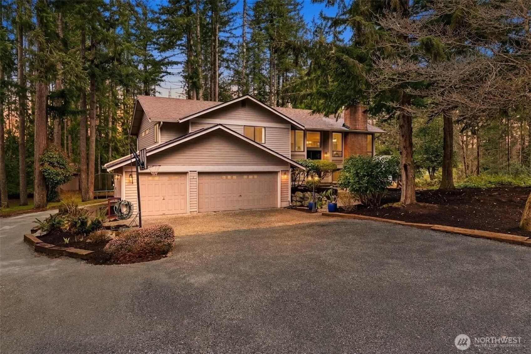 22934 SE 37th St , Sammamish, WA 98075