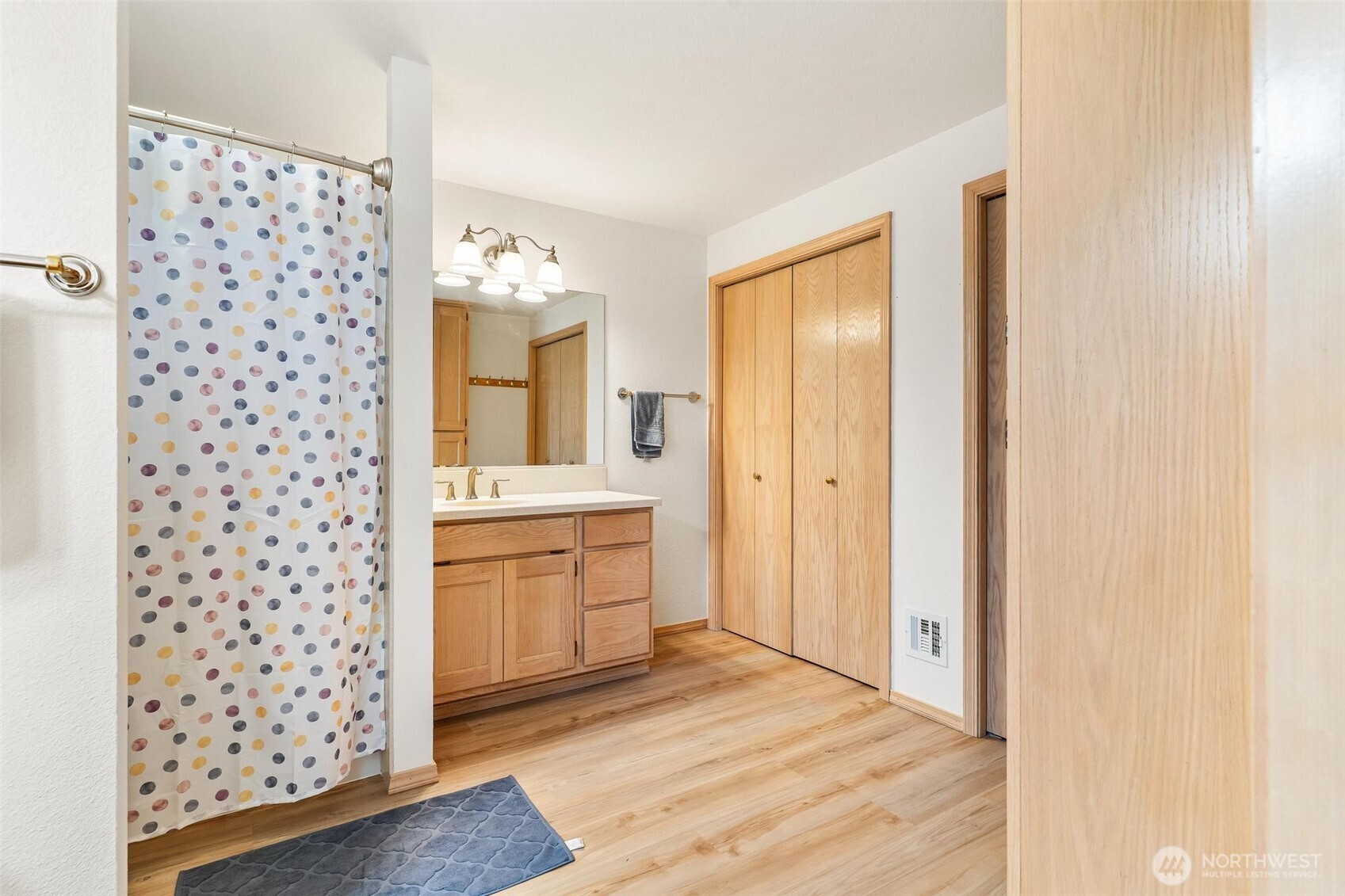 22934 SE 37th St , Sammamish, WA 98075