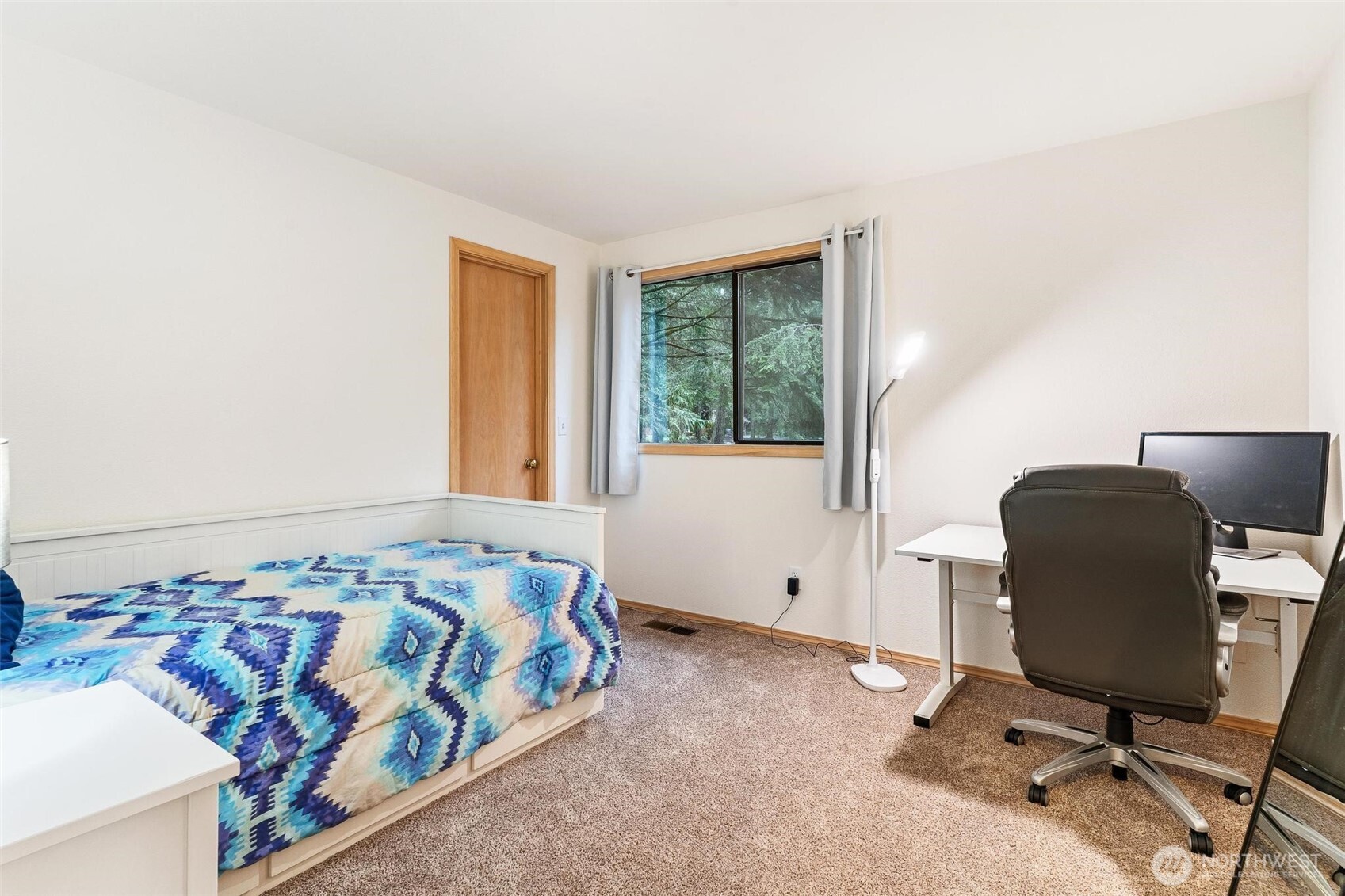 22934 SE 37th St , Sammamish, WA 98075