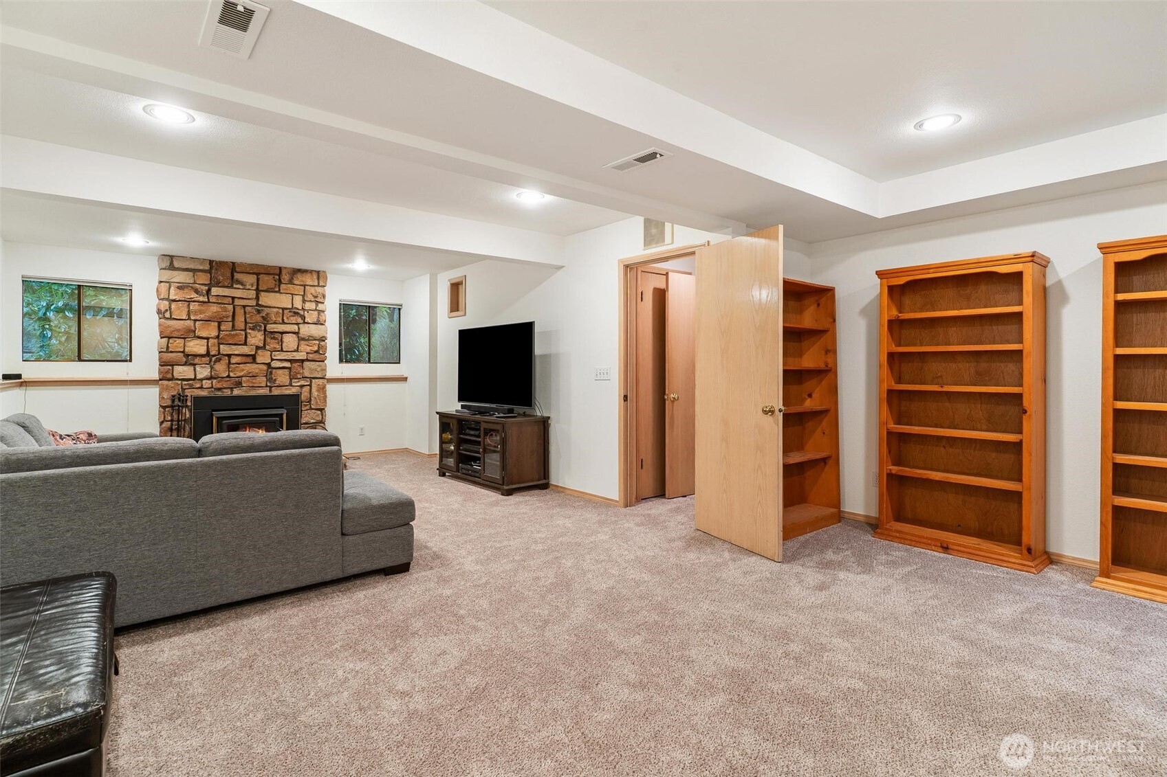 22934 SE 37th St , Sammamish, WA 98075