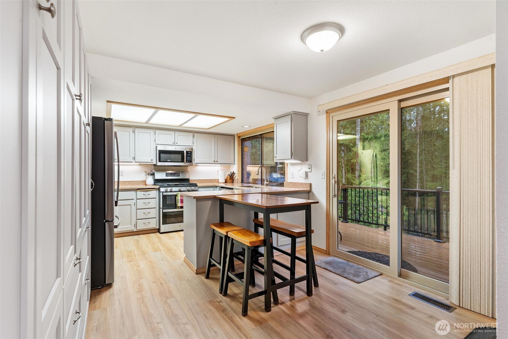 22934 SE 37th St , Sammamish, WA 98075