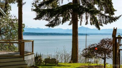 5051 Waterside Ln , Langley, WA 98260