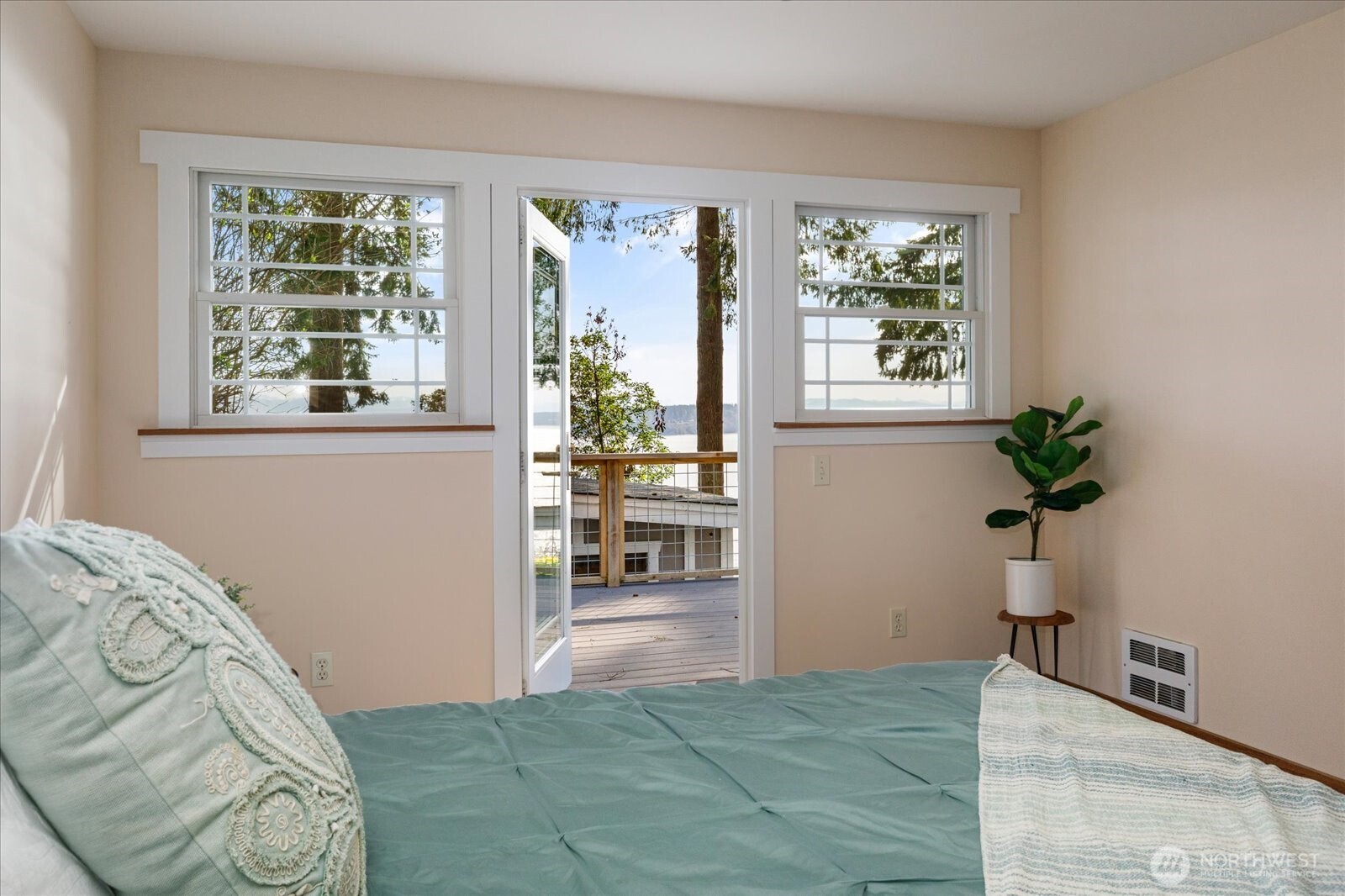 5051 Waterside Ln , Langley, WA 98260