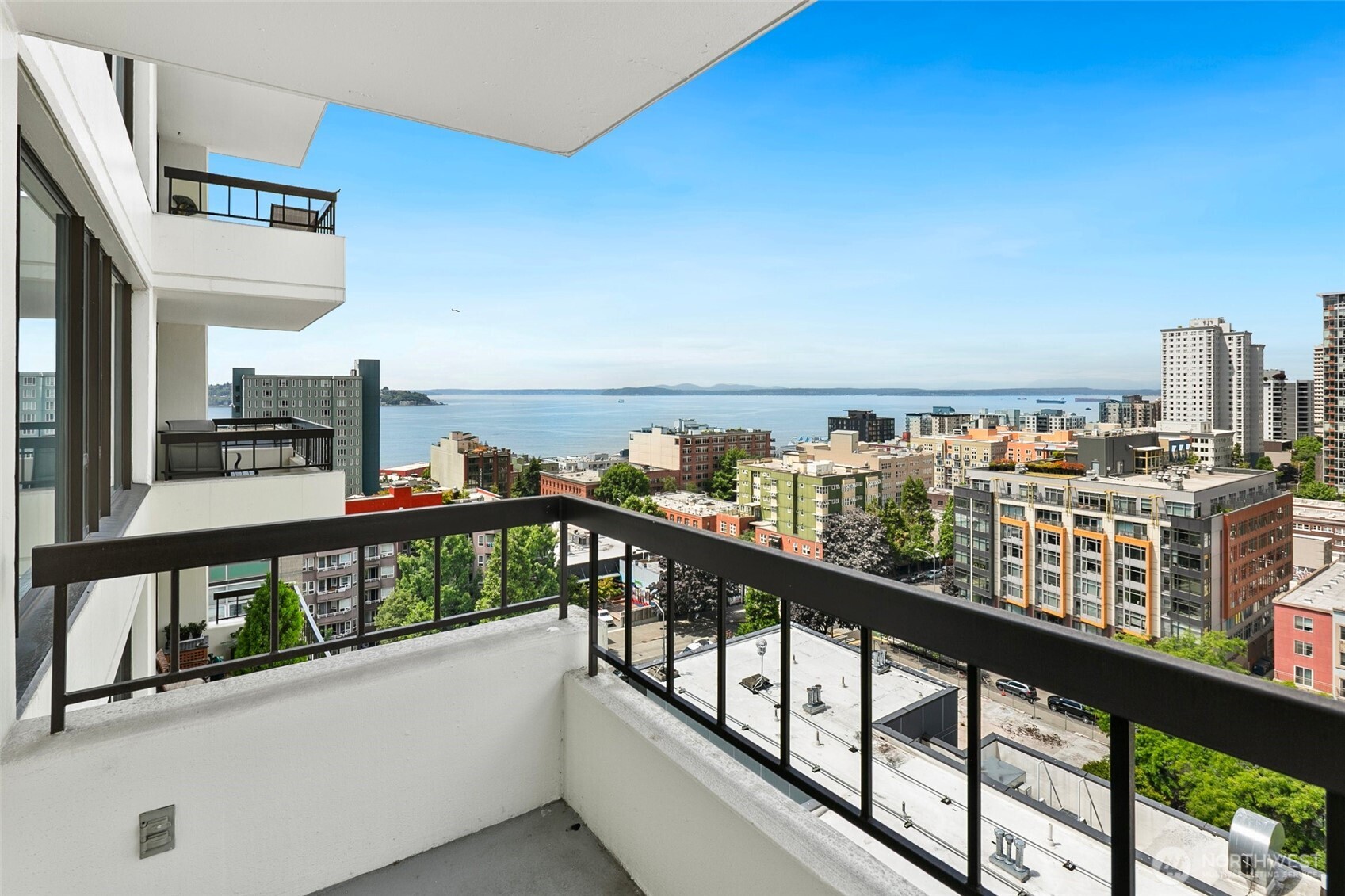 2201 3rd Avenue #1404, Seattle, WA 98121