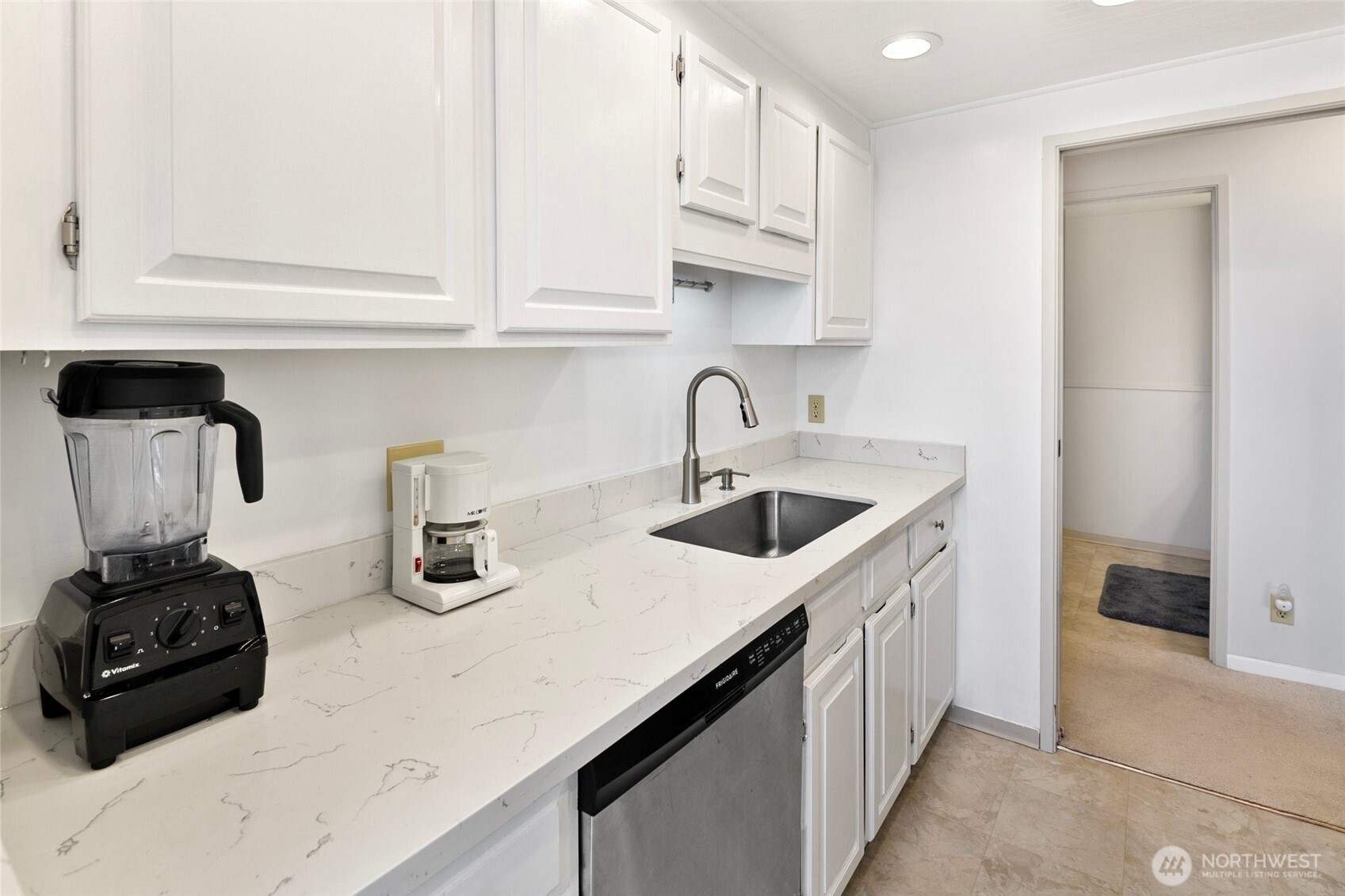 2201 3rd Avenue #1404, Seattle, WA 98121