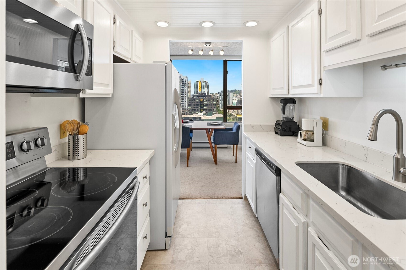 2201 3rd Avenue #1404, Seattle, WA 98121