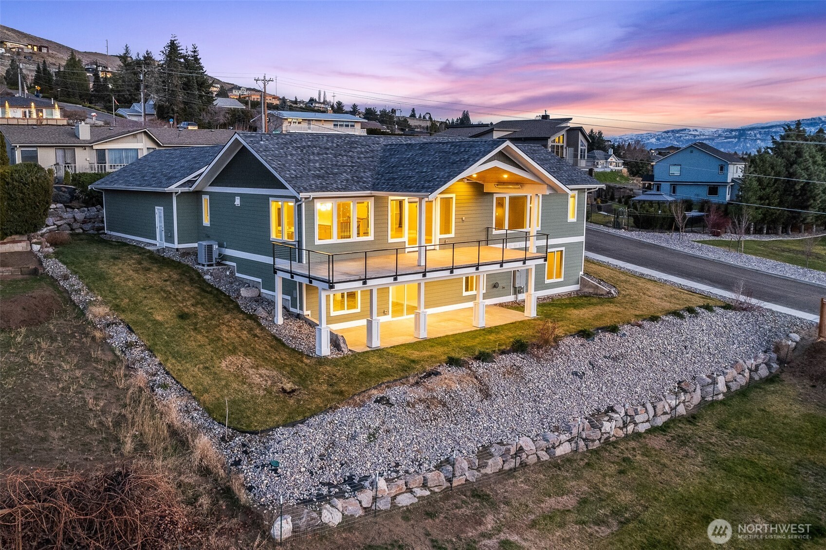 327 23rd Street NE, East Wenatchee, WA 98802