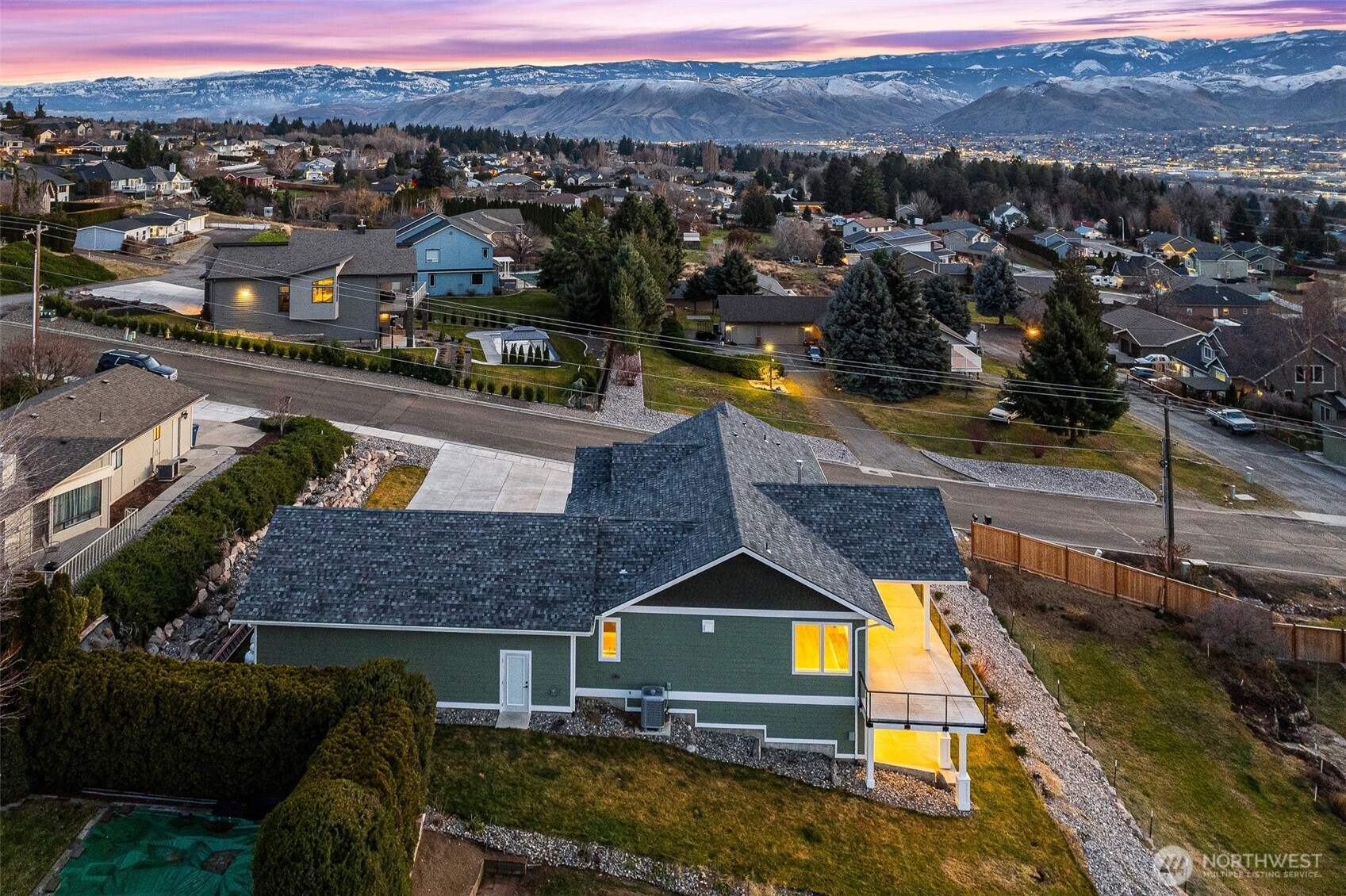 327 23rd Street NE, East Wenatchee, WA 98802