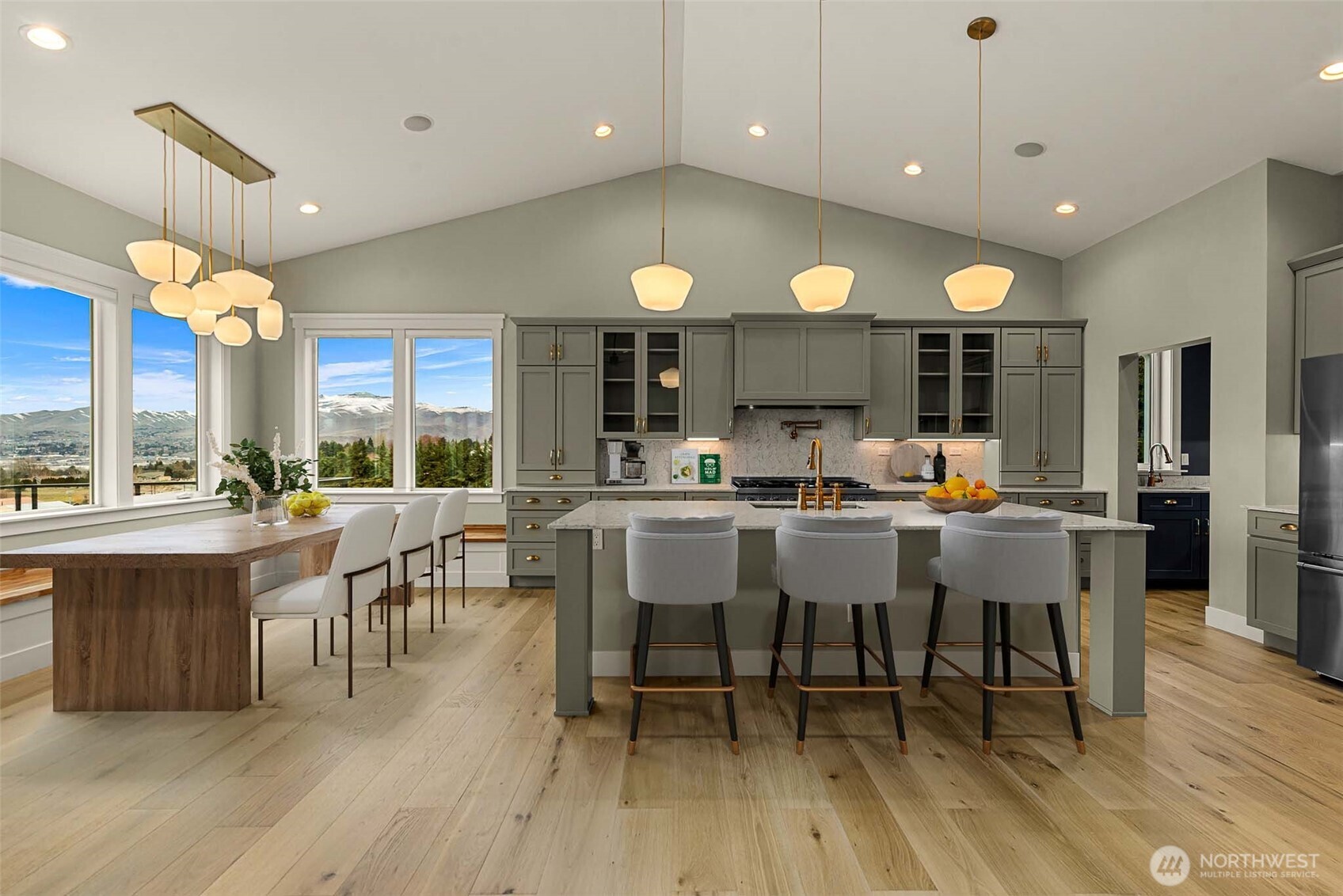 327 23rd Street NE, East Wenatchee, WA 98802