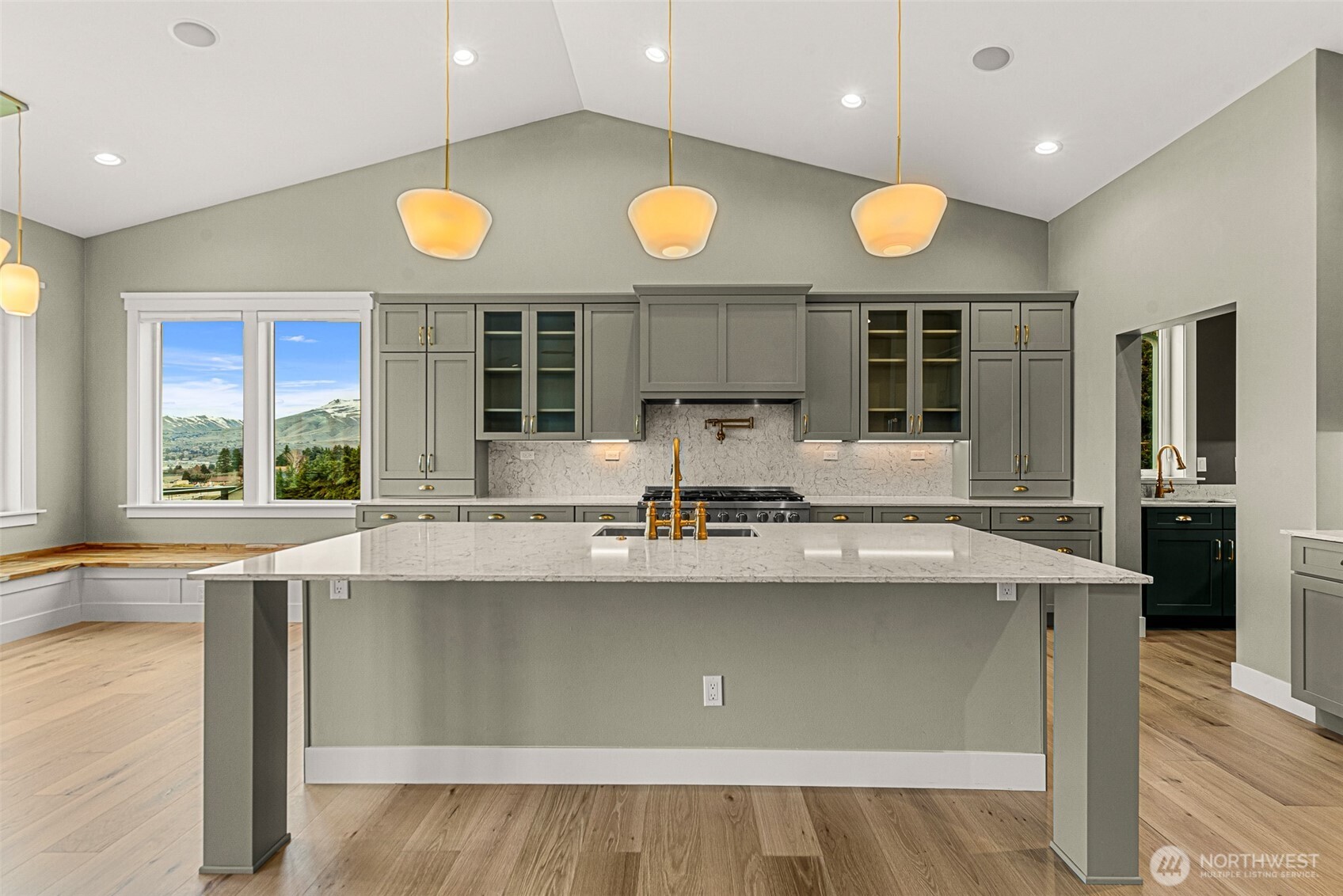 327 23rd Street NE, East Wenatchee, WA 98802