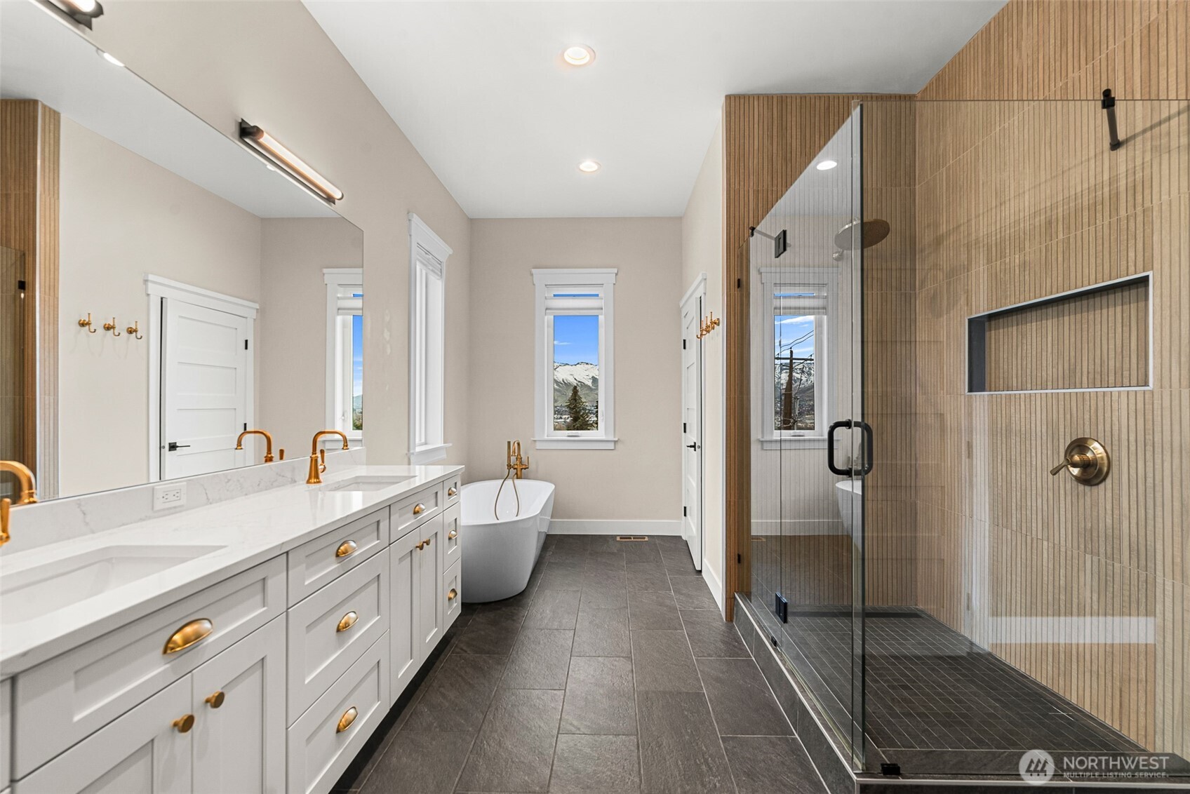 327 23rd Street NE, East Wenatchee, WA 98802