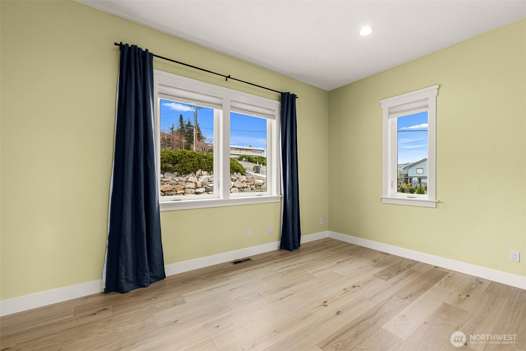 327 23rd Street NE, East Wenatchee, WA 98802