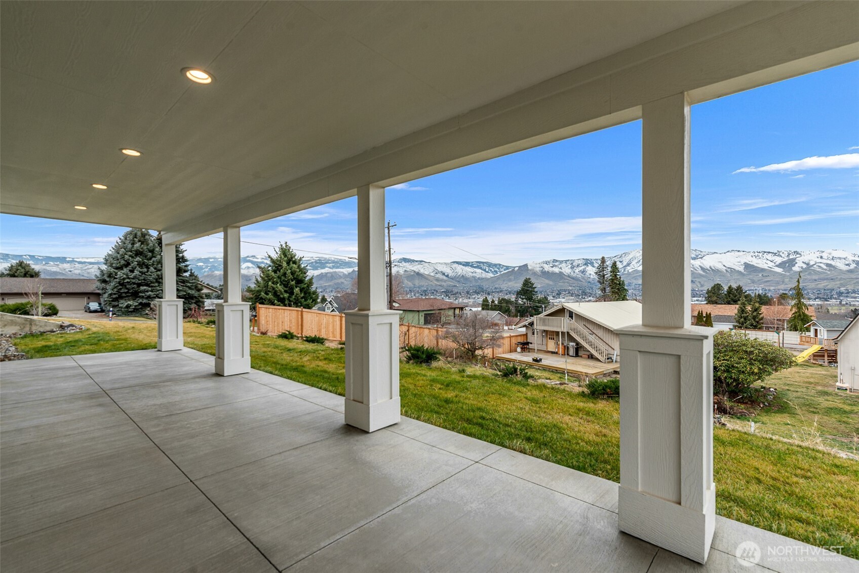 327 23rd Street NE, East Wenatchee, WA 98802