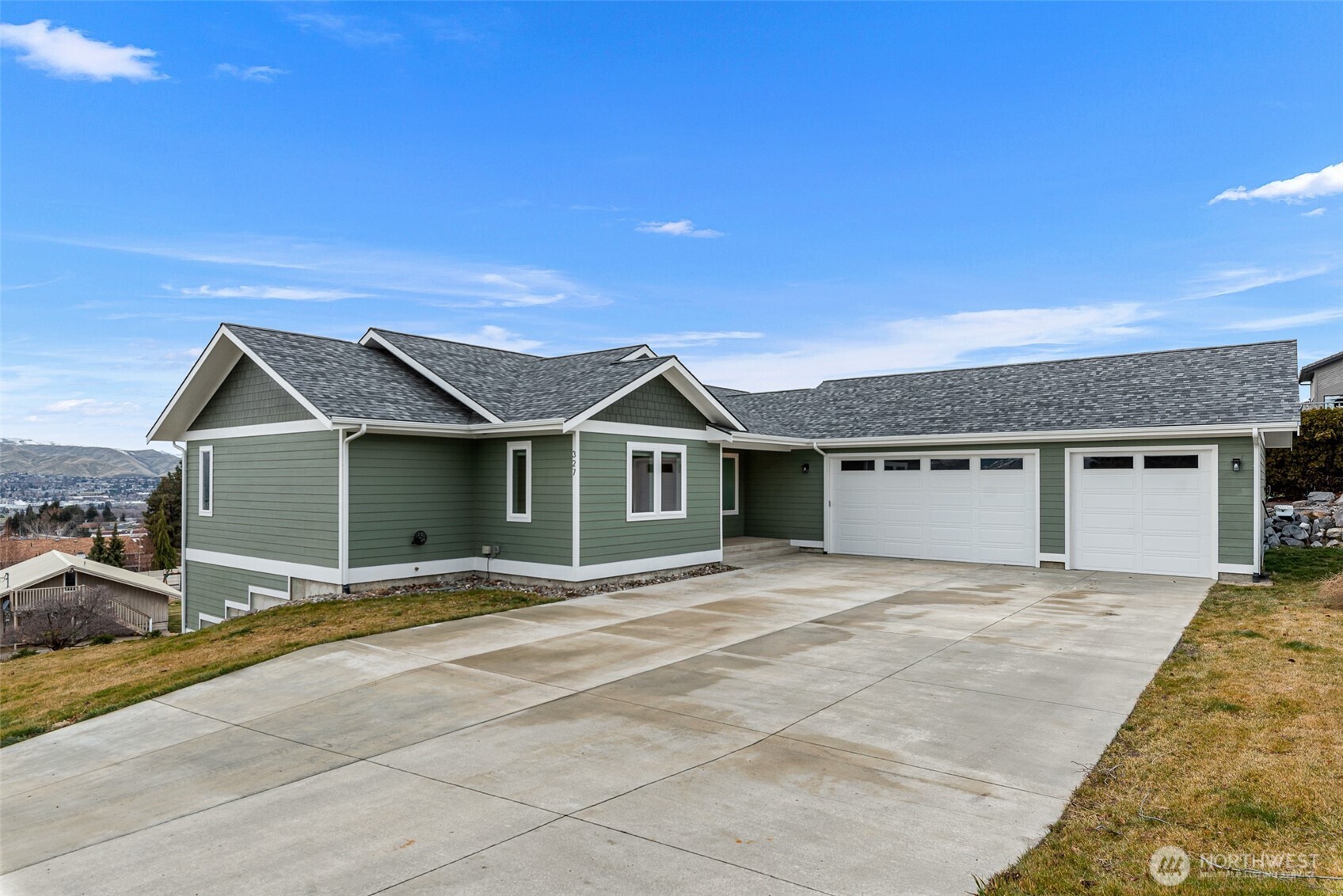 327 23rd Street NE, East Wenatchee, WA 98802