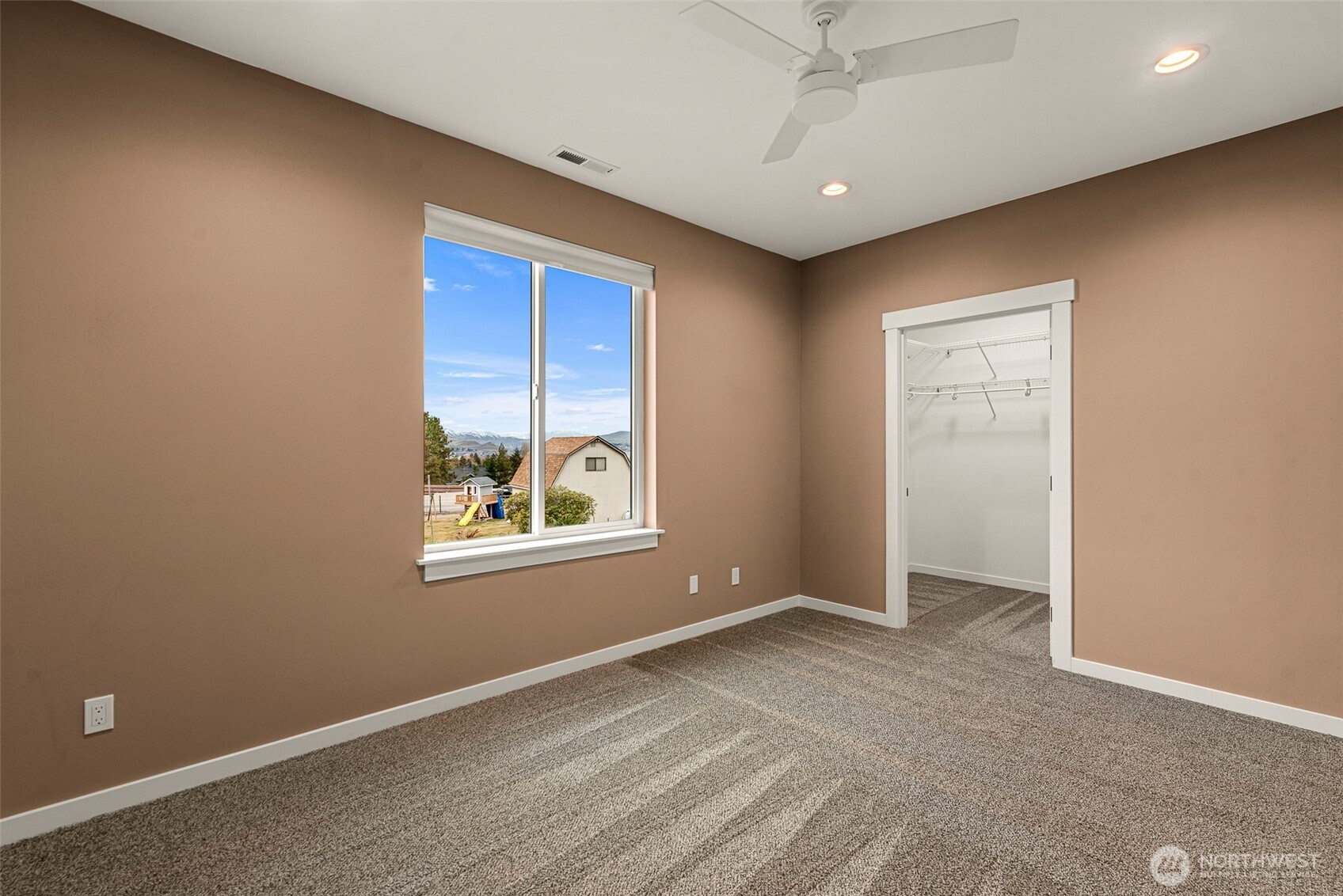 327 23rd Street NE, East Wenatchee, WA 98802