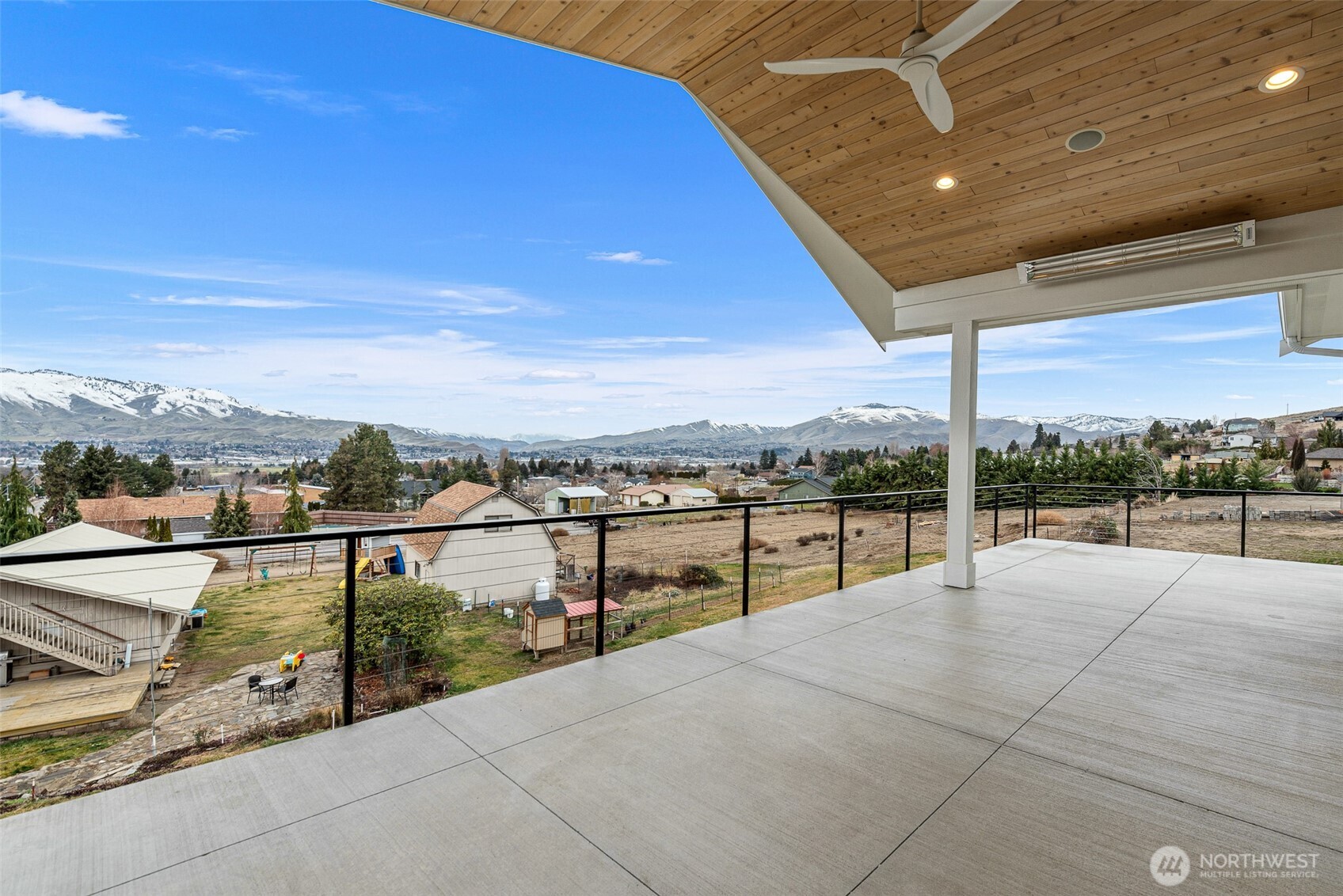 327 23rd Street NE, East Wenatchee, WA 98802