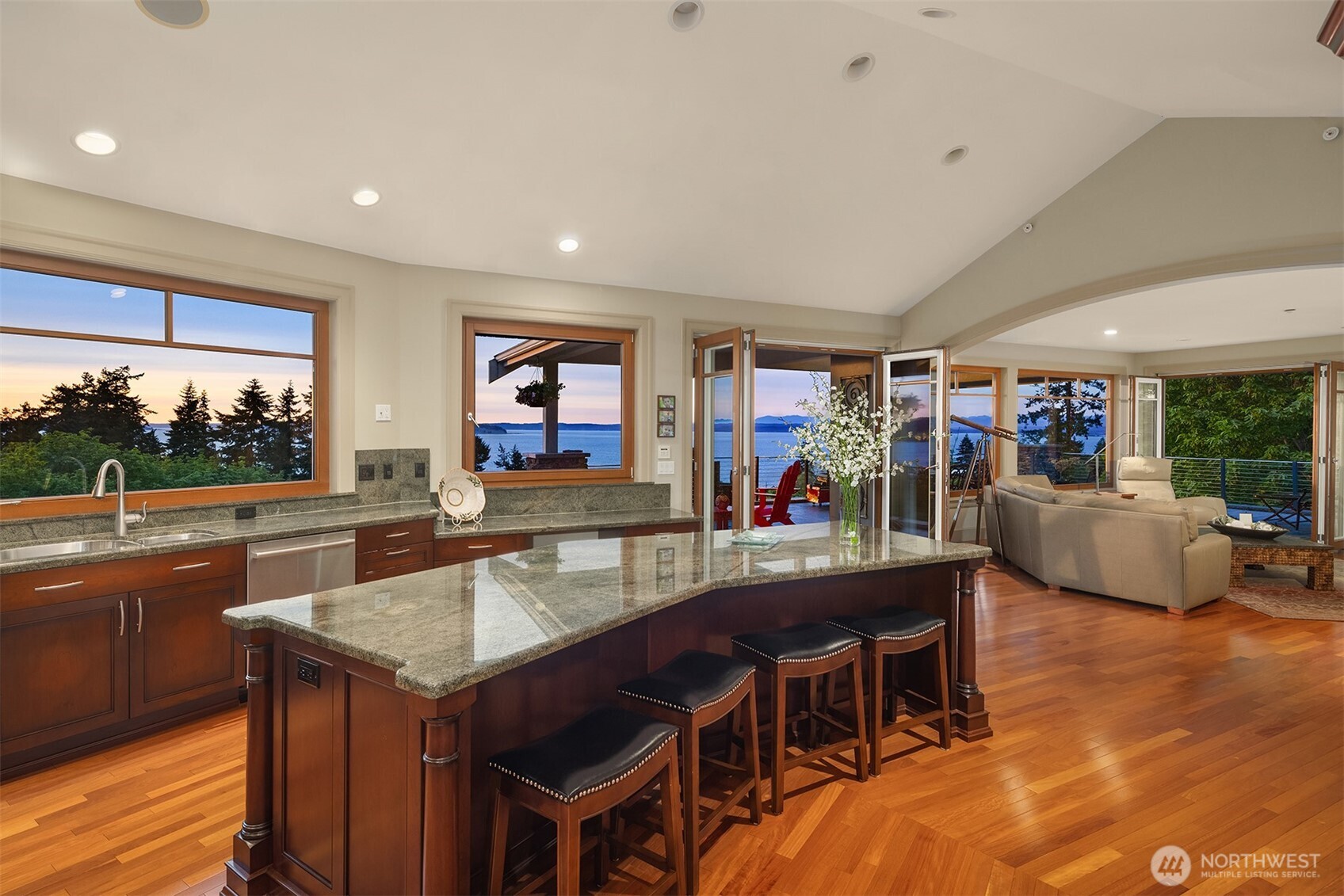 1443 Scurlock Lane , Mukilteo, WA 98275-1734