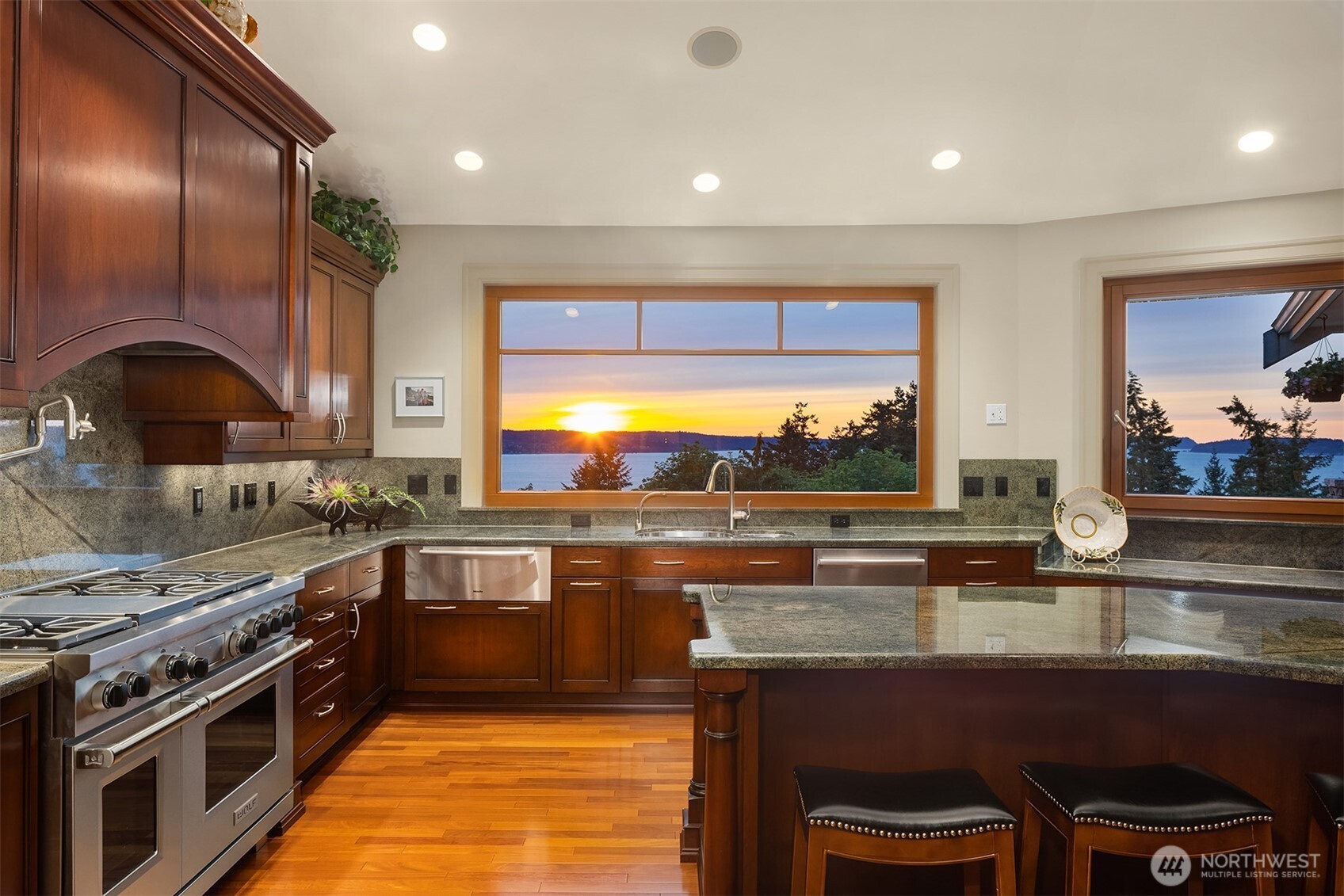 1443 Scurlock Lane , Mukilteo, WA 98275-1734